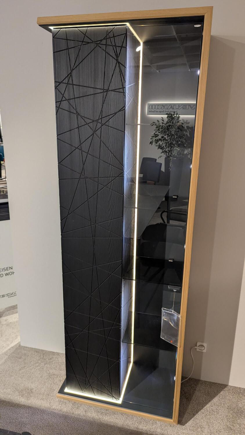 Voglauer - Vitrine V-Aura Eiche Geölt Akzent Lärche Schwarz mit Beleuchtung - 3