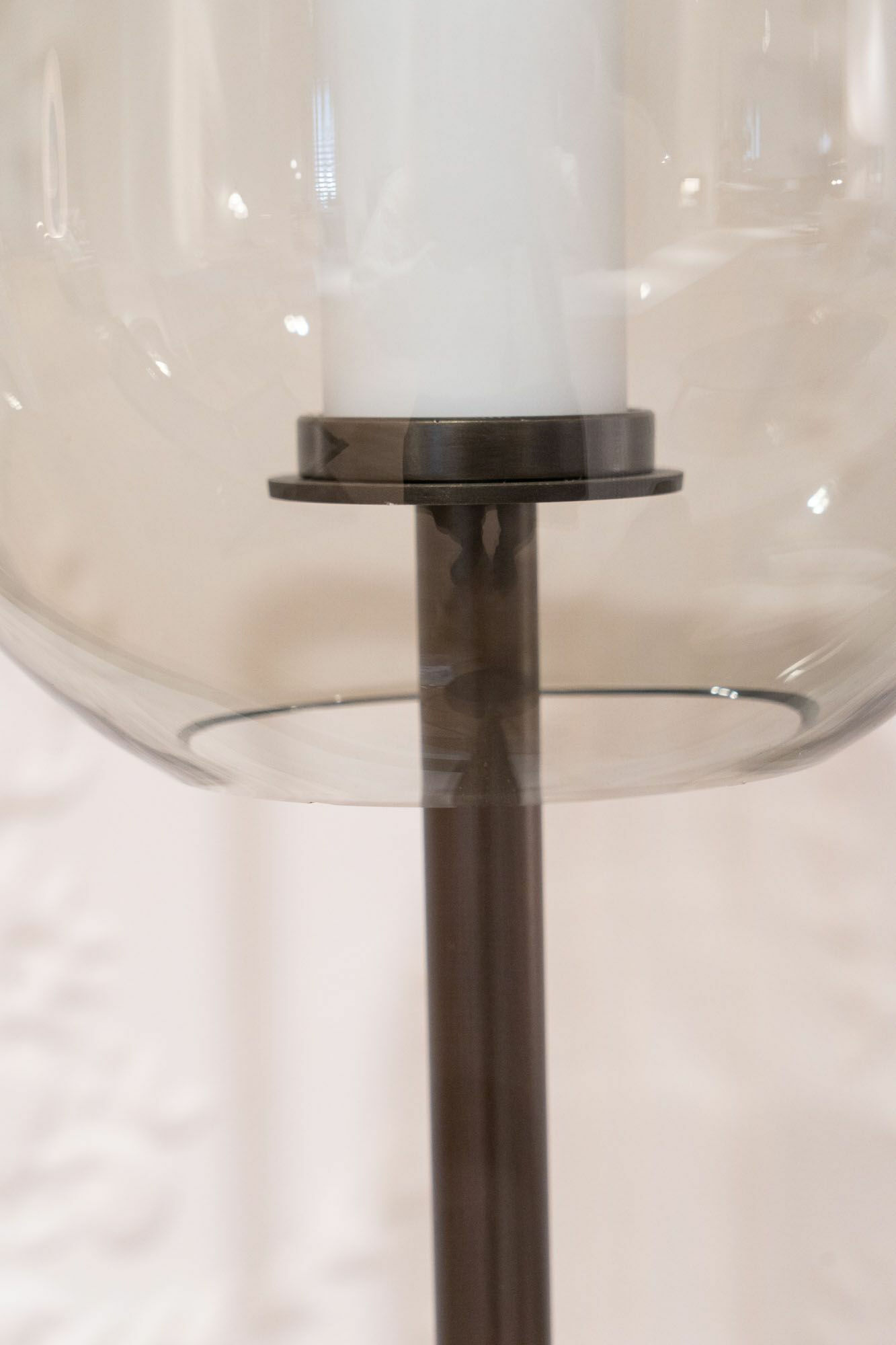 Stehleuchte Lantern Light Tall 170 Gestell Messing Brüniert Schirm Kristallglas Grau