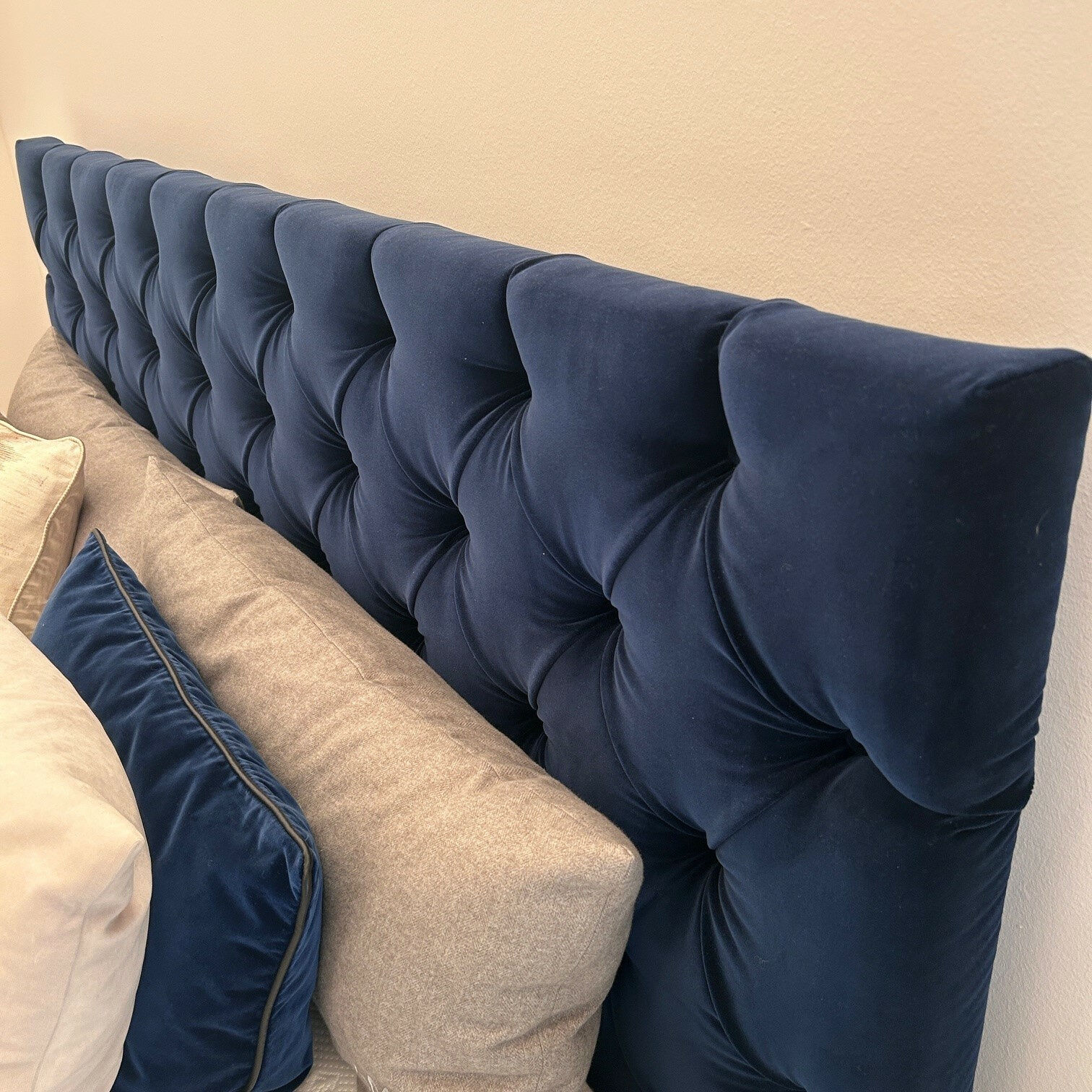 Schramm - Bett Origins Claire 18 Stoff 3 Lona-2850 Migdnight Mitternachtsblau mit 2 Matratzen - 4