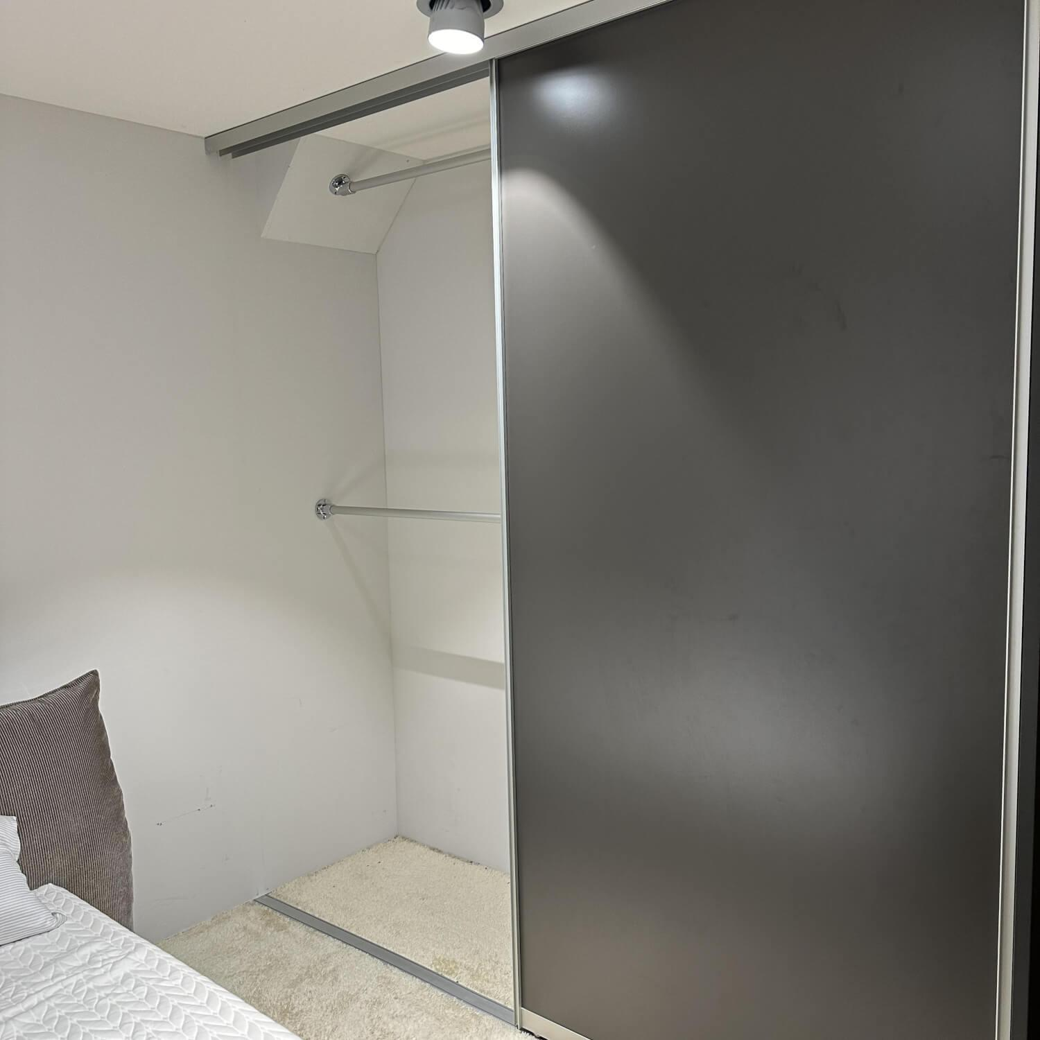 Trüggelmann - Kleiderschrank Logo Sinus Mit Schiebetüren Türen Melamin Graphitgrau Innen Melamin Eiche Türprofil 3 H Alu - 8