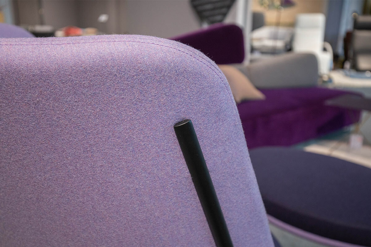 Tecta - Sessel D70 Stoff Dama Korpus 0039 Flider Sitz 0037 Lila Violett Gestell Schwarz Inklusive Hocker - 3
