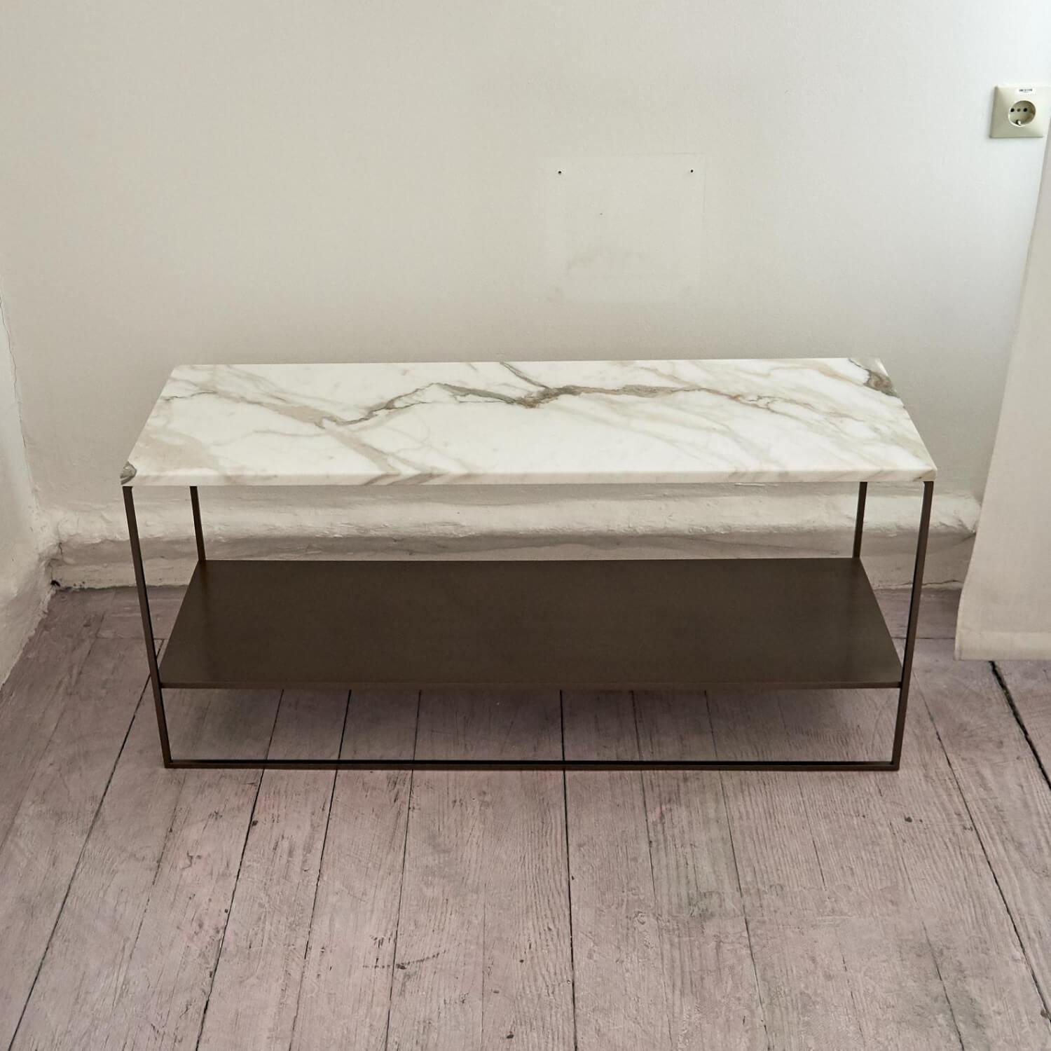 Minotti - Beistelltisch Calder Bronze Platte Mormor Calacatta Weiß Grau Gestell Satiniert Bronzefarbig Lackiert - 7
