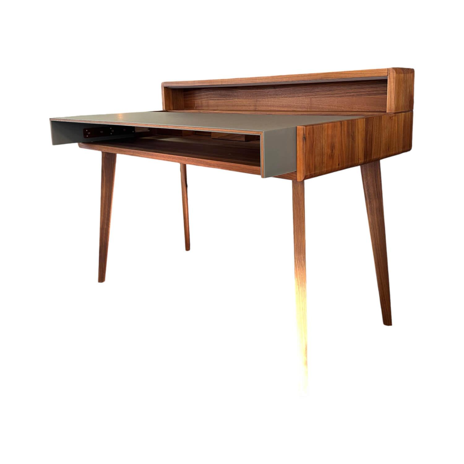 Team 7 - Sekretär Sol Nussbaum Naturöl Leder L1 41757 Mittelgrau Mit Steckdose Und Beleuchtung - 1