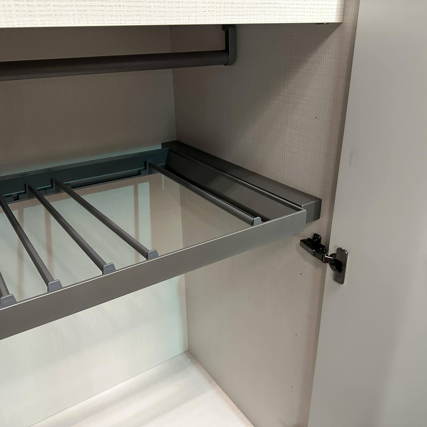 Tomasella - Drehtürenschrank Contur Loretto Tür Lack Doris OC 173 Ghiaccio Grau Weiß Mit Nachtkästchen Athena Lack Rubino Rot Braun - 11