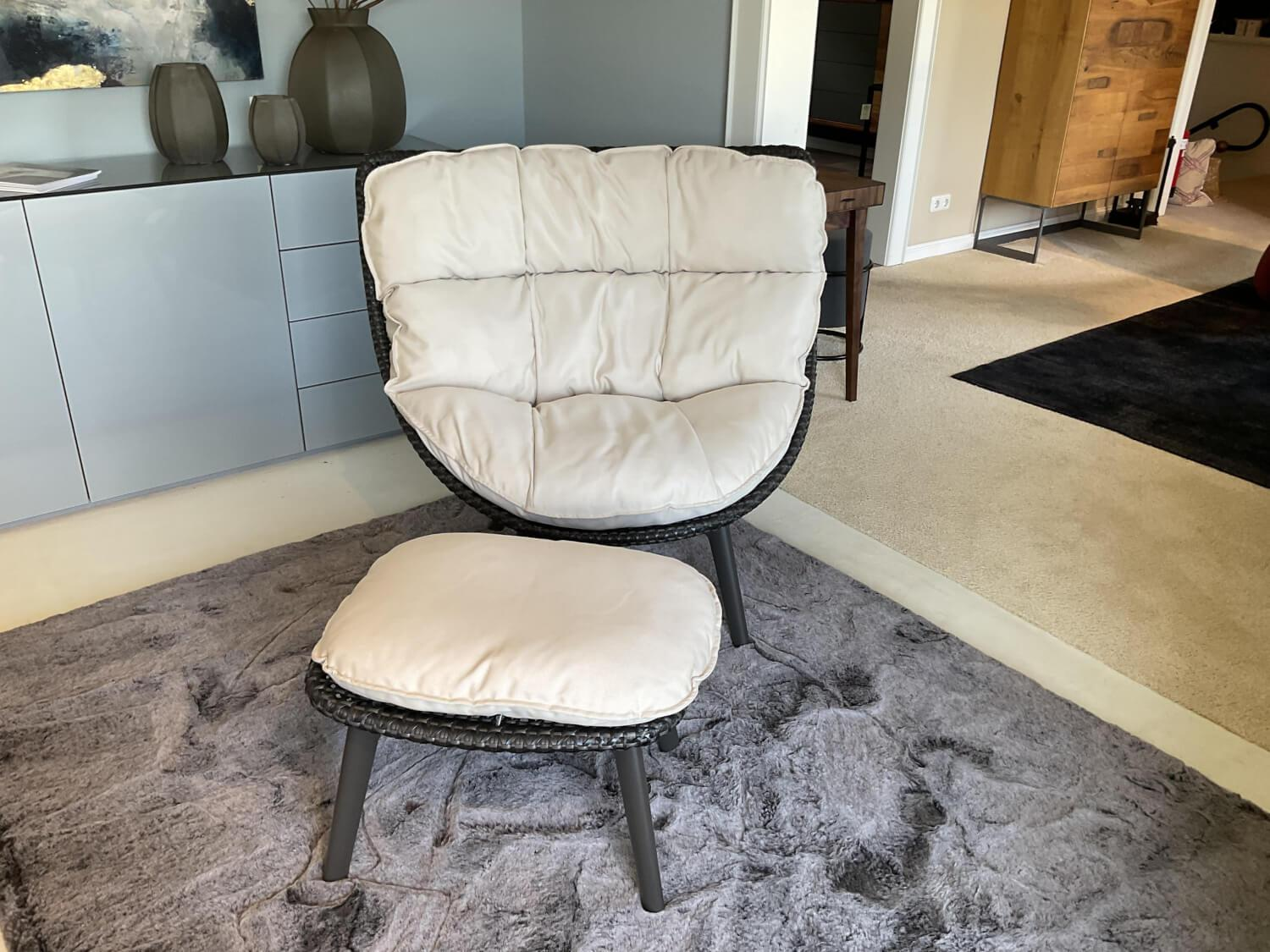 DEDON - Sessel Mbrace Kissen Stoff Natura Off White Weiß Geflecht Arabica Braun Gestell Aluminium Black Pepper Schwarz Inklusive Hocker - 9