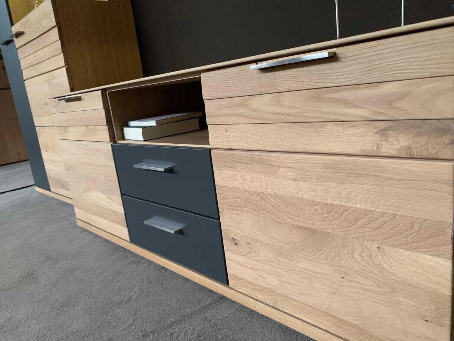 Wohn Concept - Wohnwand Achat Eiche Teilmassiv Absetzung Graphit - 5