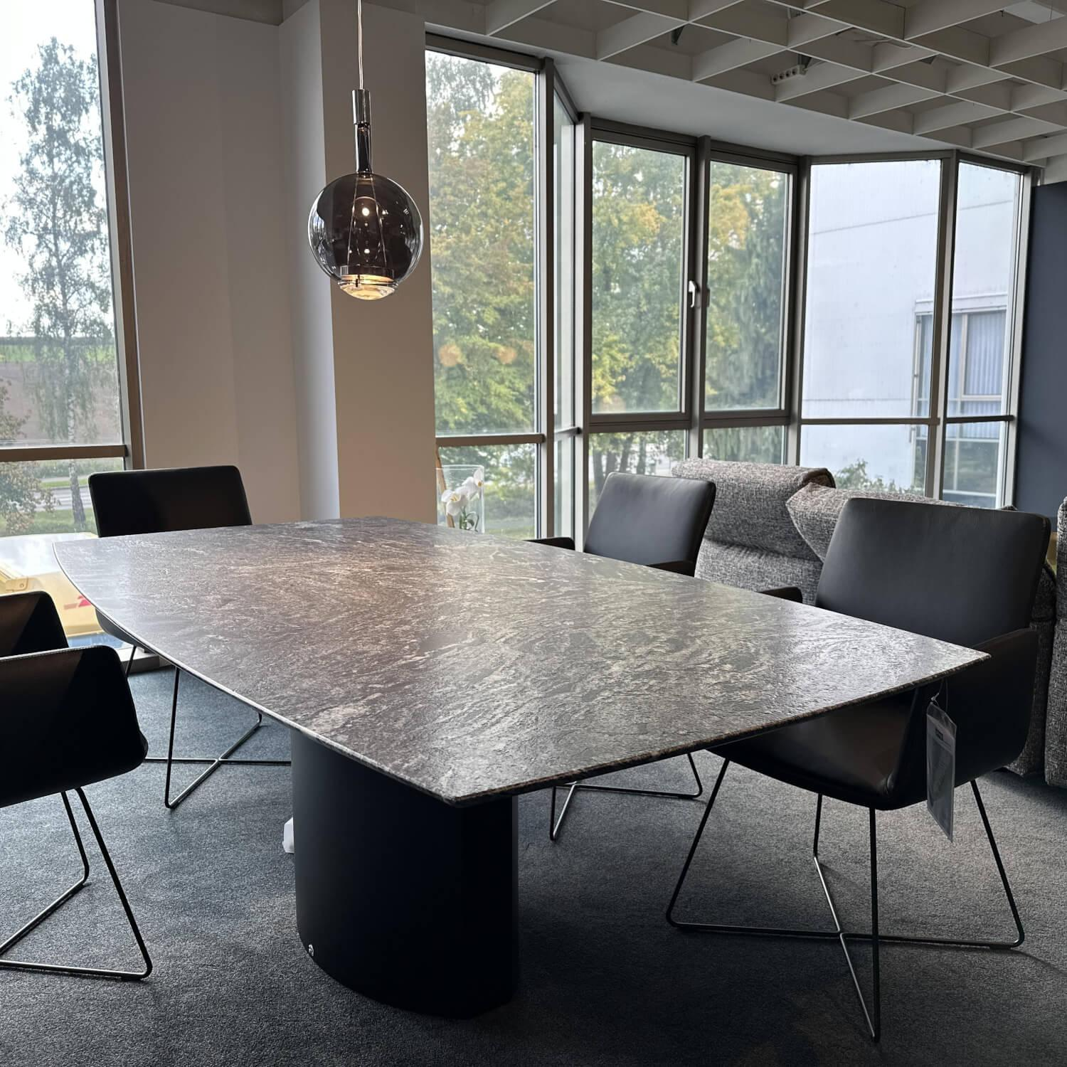 Draenert - Esstisch Adler ll Platte Gneis Silver Paradiso Grau Geledert Sockel Oval Schwarz Beschichtet Ohne Rollen - 9