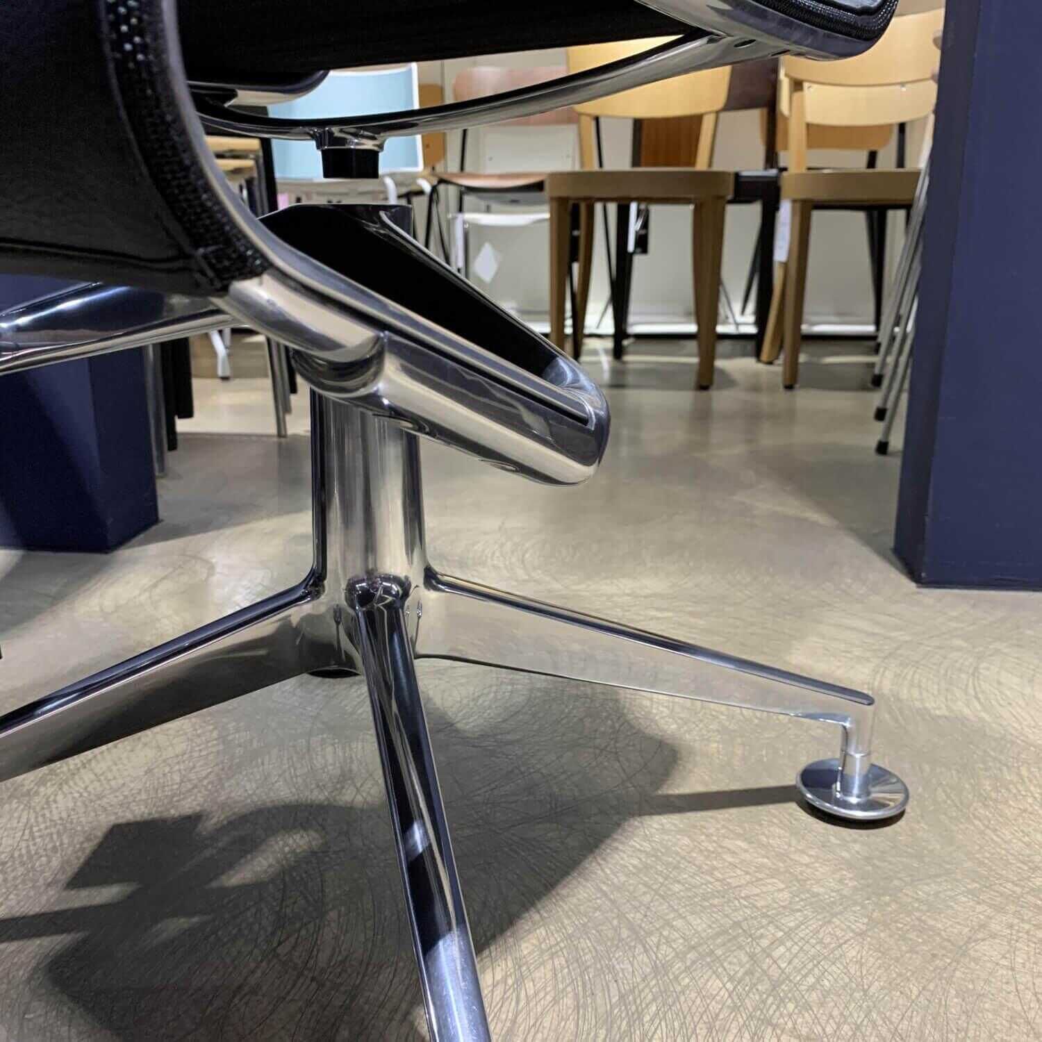 Stuhl Meetingframe +47 Leder S Schwarz Gestell Aluminium Poliert