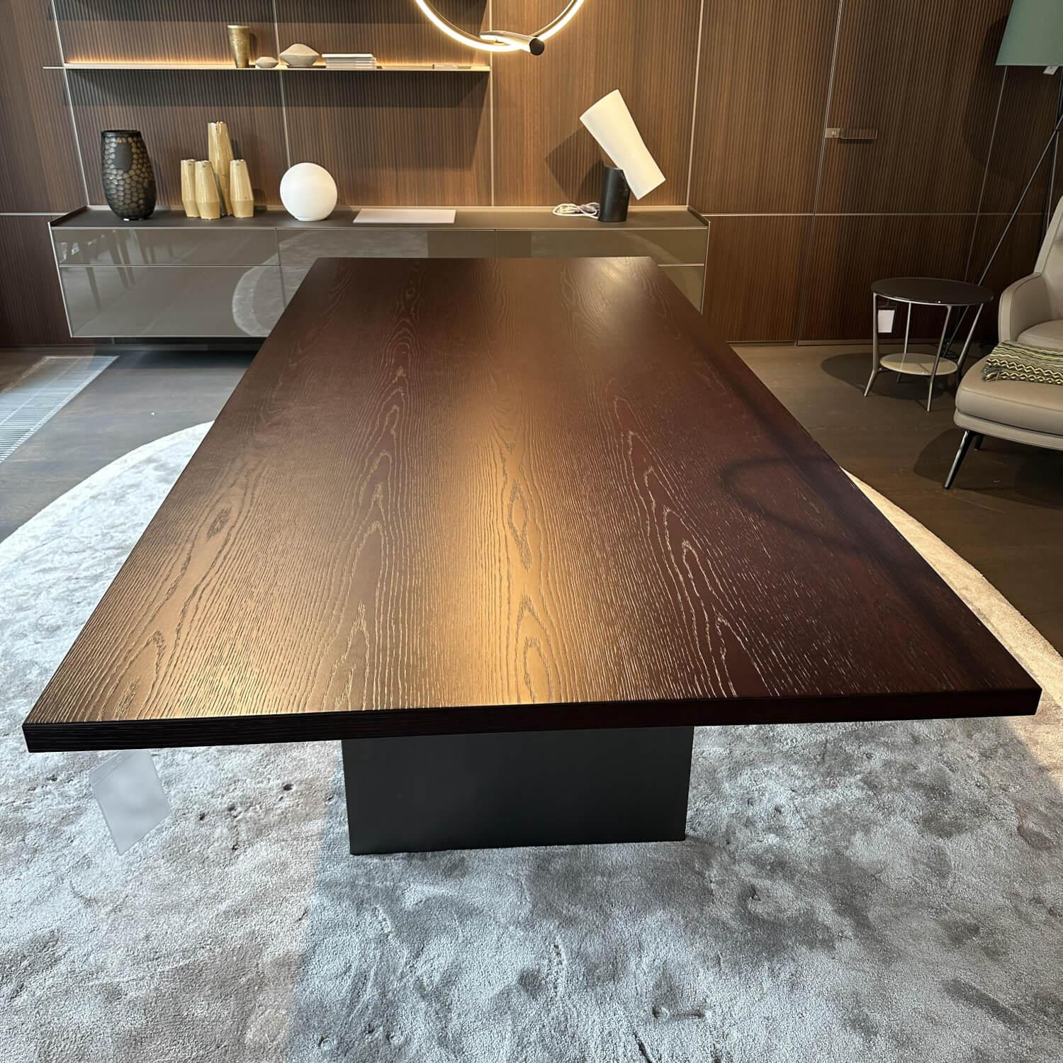 Minotti - Esstisch Linha Geflammte Eiche Furniert Tabak Lackiert Beine Lackiert Golden Brown Schwarz Braun - 5