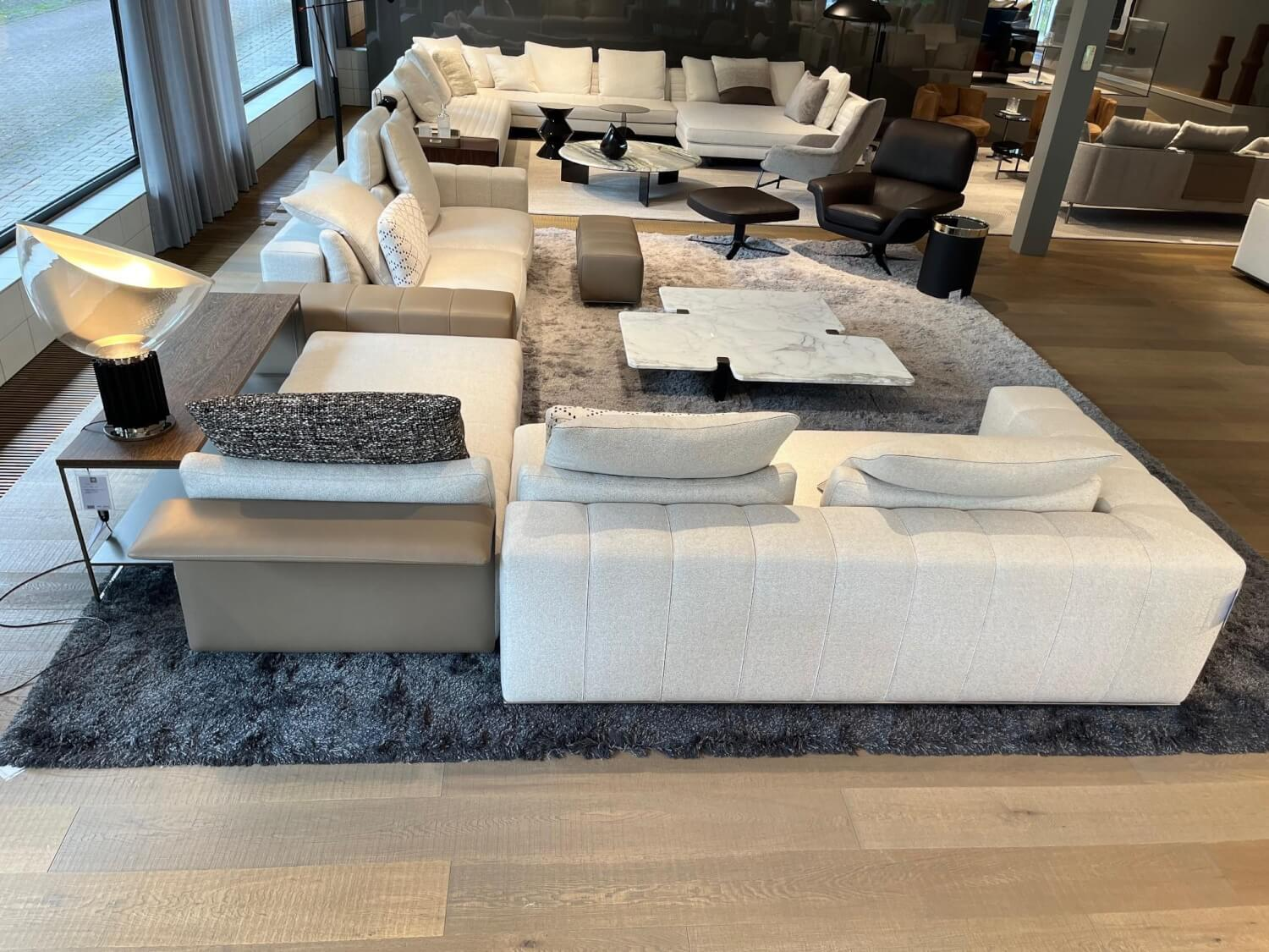 Minotti - Sofa Freeman Stoff Ginza 02 Ghiaccio Weiß Metallgestell Bronze Lackiert Mit Lederbank - Exklusives Angebot, wenn weg dann weg -  - 4