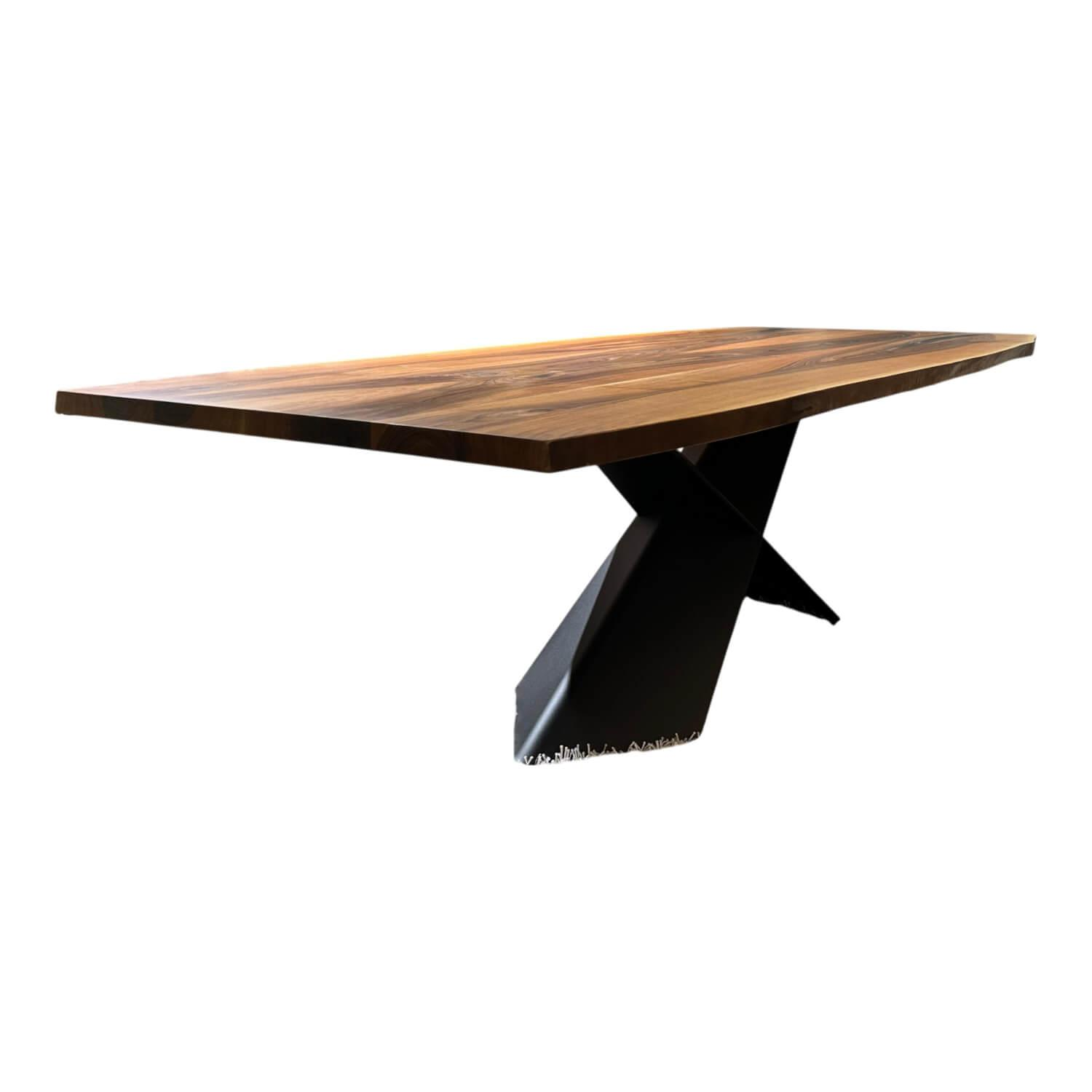 Nouvion - Esstisch Alcedo Platte Nussbaum Waldkante Öl Gestell Xena Metall Epoxid Schwarz Pulverbeschichtet - 1