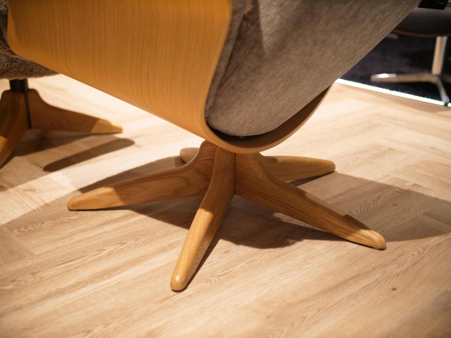 Conform - Drehsessel Mit Hocker Timeout R Schaffell Sahara Braun Stoff Arts Fossil Grau-Braun Sitzschale Eiche Lackiert Rücken Standard Mit  Rücken- Und Kopfverstellfunktion - 8