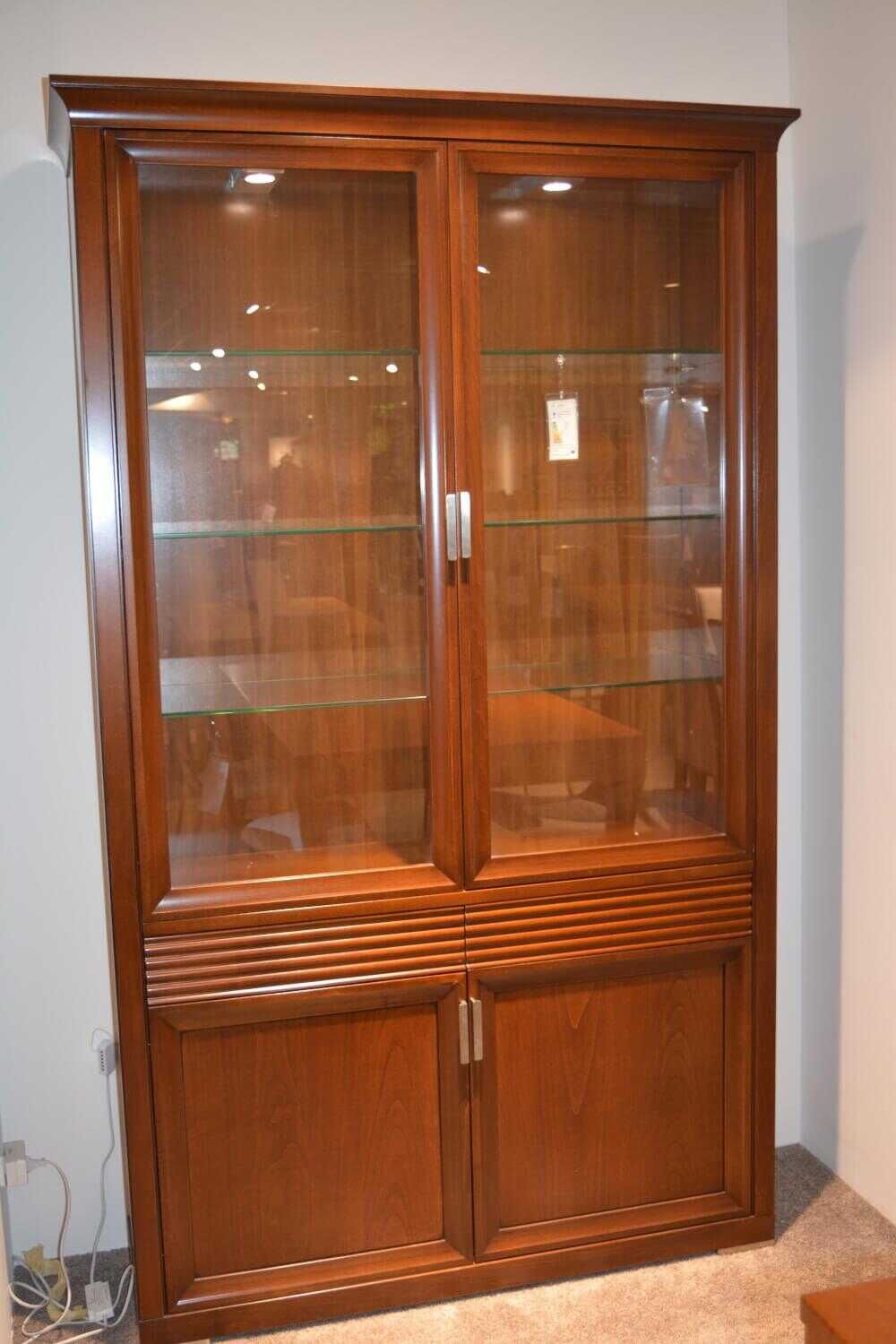 selva-sammlervitrine-luna-nussbaumfarbig-mit-innenbeleuchtung-58ac53a5d825AJGzJS0mW6OwS Selva - Sammlervitrine Luna Nussbaumfarbig mit Innenbeleuchtung - 1