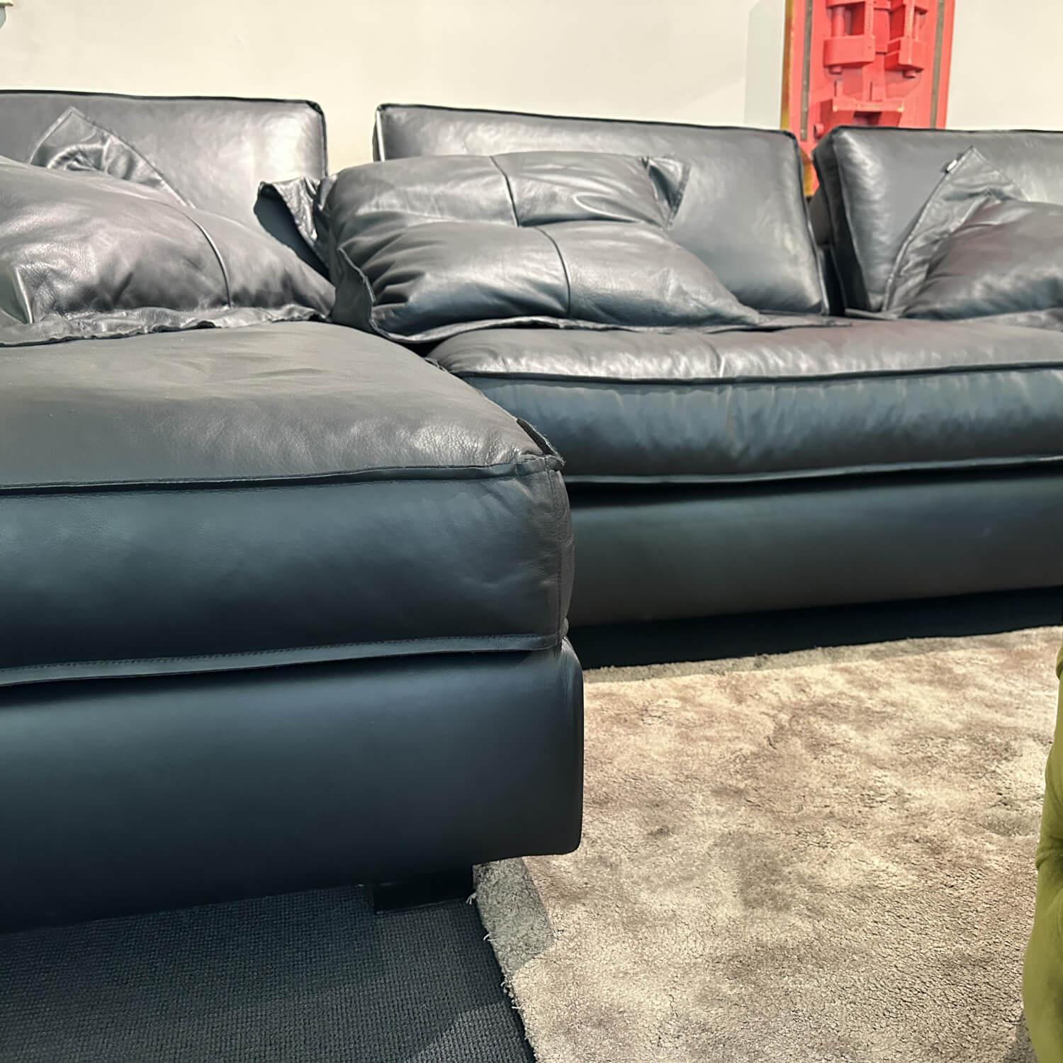 Tommy M - Ecksofa Al Jazar Leder Cuba Black Schwarz mit Kissen - 7