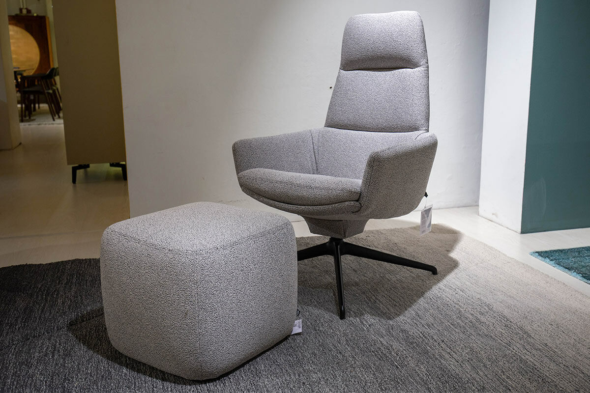 KFF - Sessel Feye Stoff Sera 2804 Pepper Hellgrau Gestell Metall Schwarz mit Hocker - 4