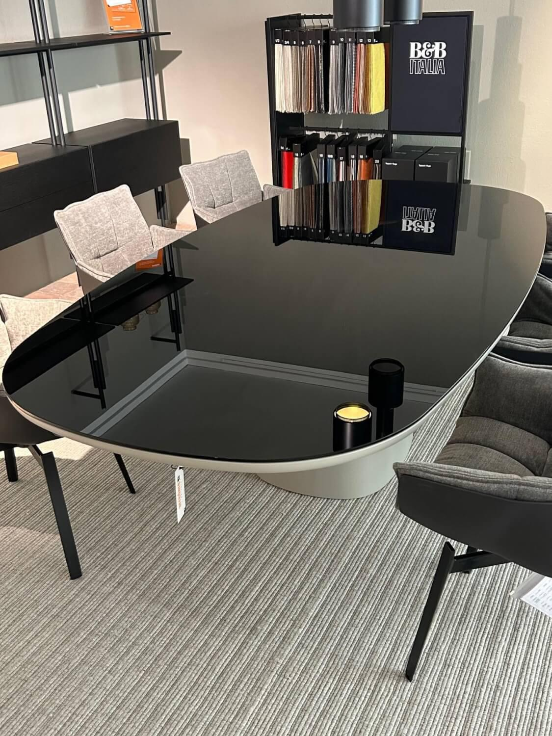 B&B Italia - Esstisch Allure O Platte Rauchglas mit lackierter Fassung - 3