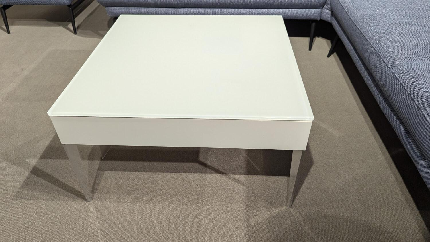 Ronald Schmitt Design - Couchtisch Wega Platte Glas Optwhite Weiß Nanostr Unterlackiert RAL 9010 Korpus MDF Sandfarbig 4 Fußgestell HGL Chrom - 4