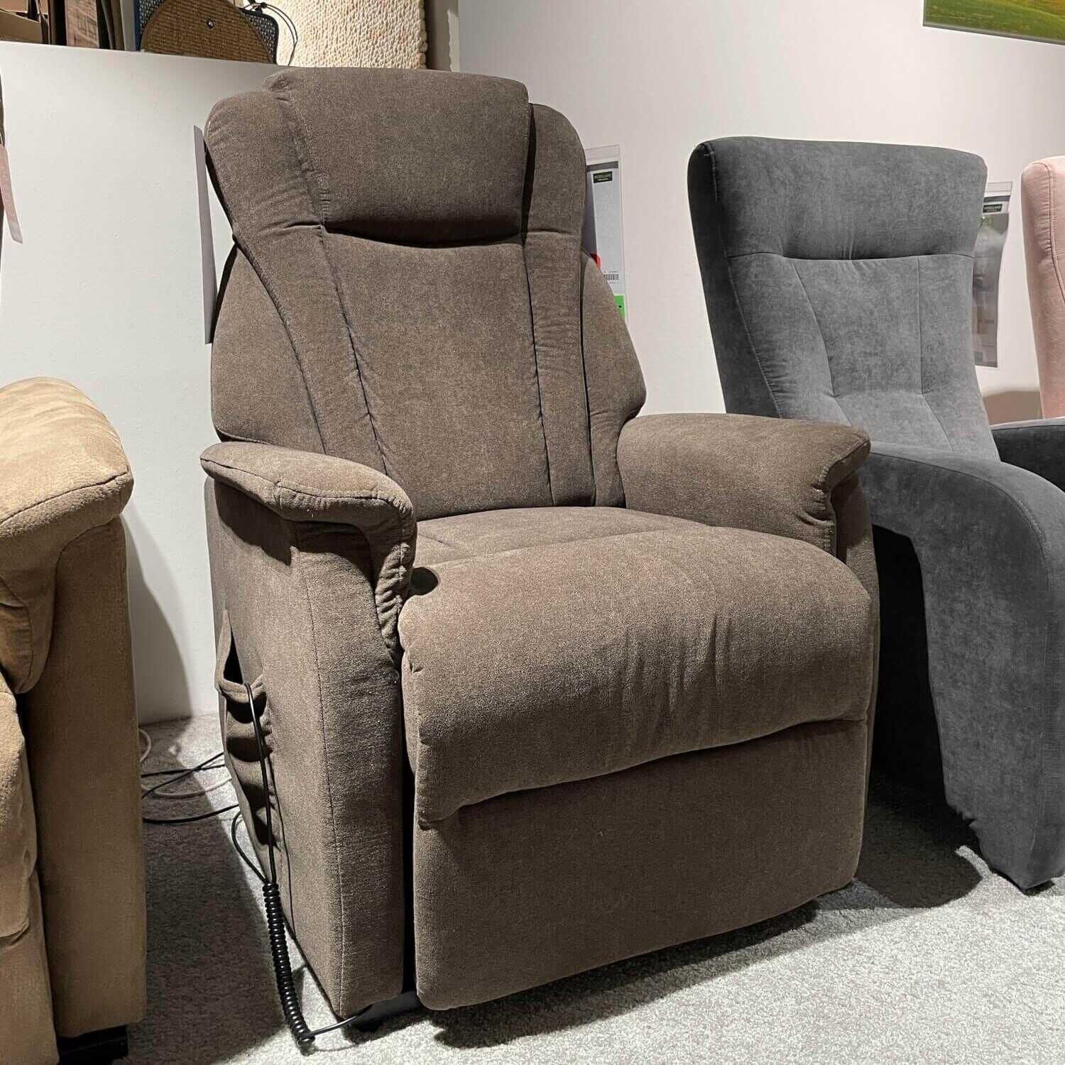Hjort Knudsen - TV-Sessel Kanada XXL Stoff Dunkelbraun mit Motor-Aufstehhilfe - 2