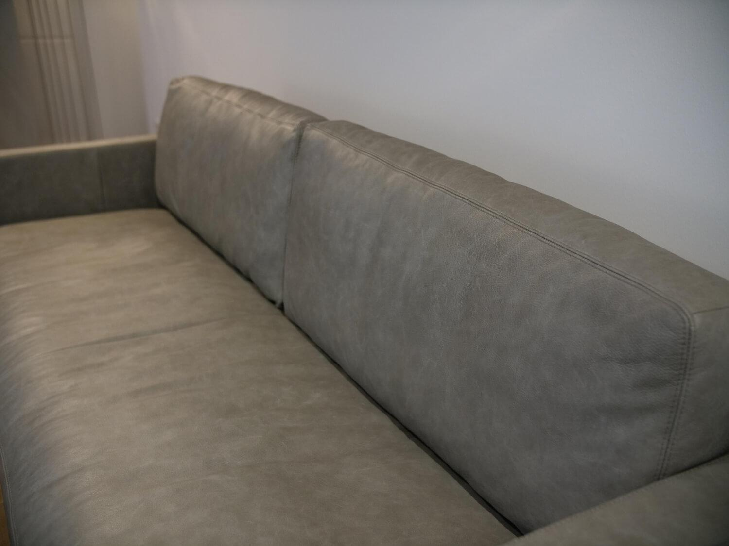 Sofa Buster 1348L Bezug Leder Rhino Grau Füße Nickel Schwarz Inklusive Kissenstützen
