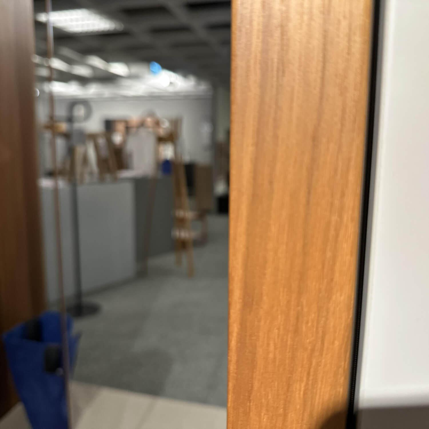 Hülsta - Garderobe Multi Forma Lack Seidengrau Akzent Kernnussbaum Sitzpolster Kunstleder S453 Taupe Beige - 5