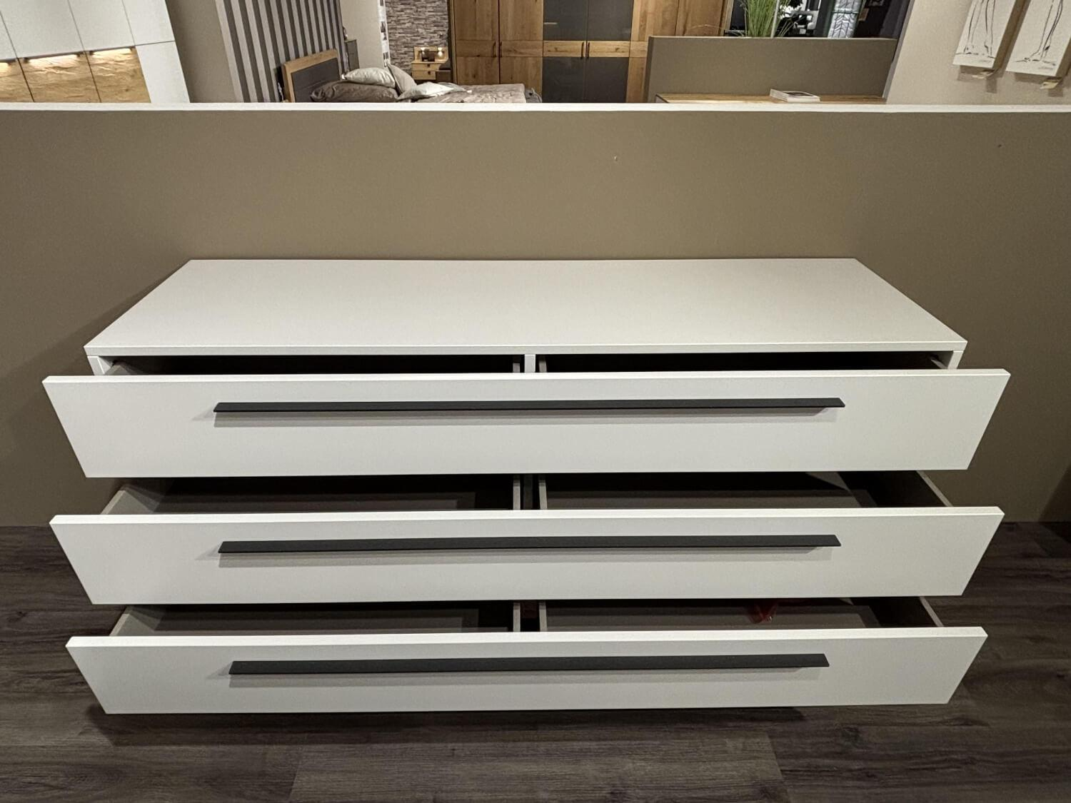 Thielemeyer - Schlafzimmer Zano Lack Weiß Absetzung Balkeneiche Gehackt Metall Schwarz - 8