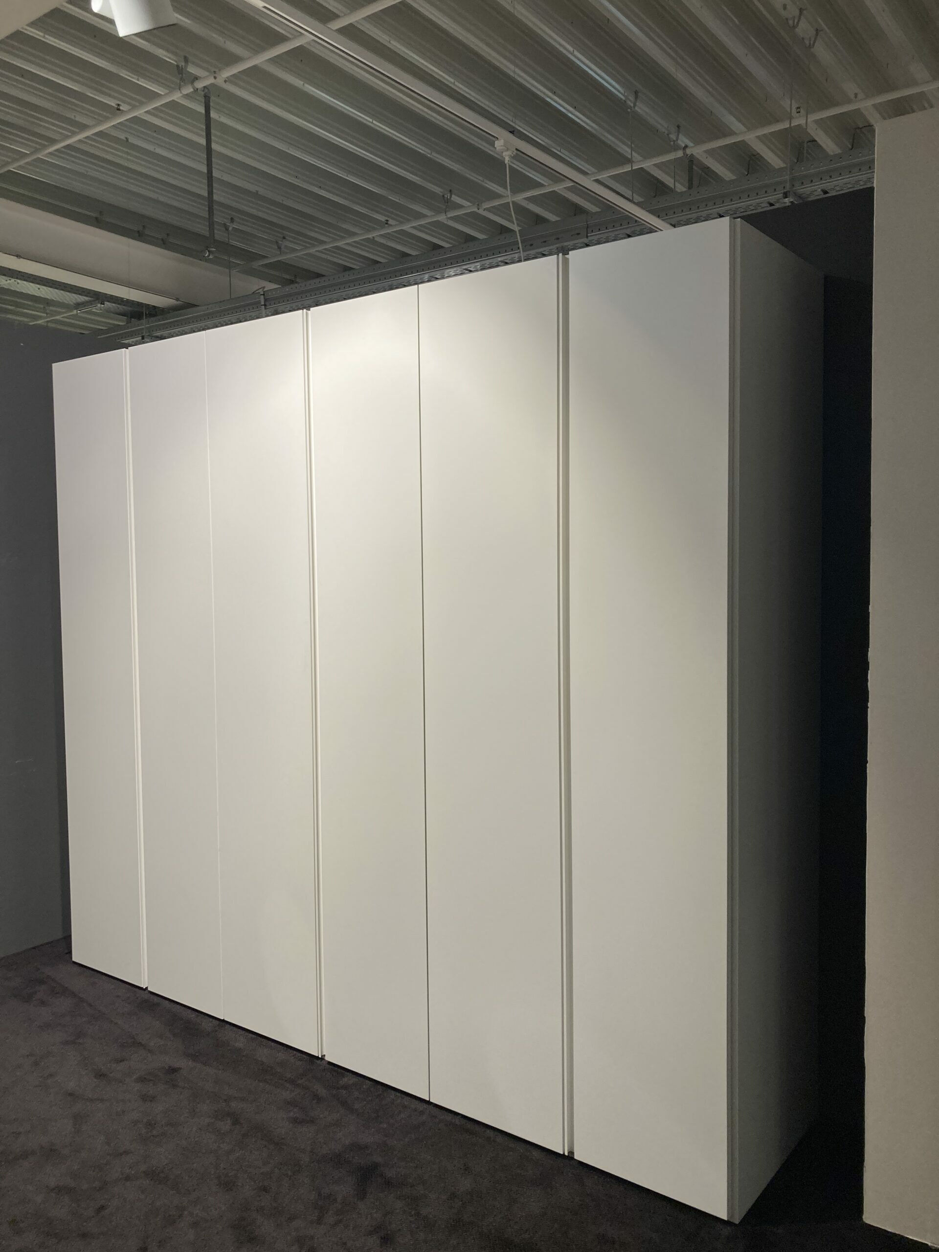 Contur - Drehtürenschrank Loretto Gola Smart Lack Bianco Gesso Weiß Innen Stoffoptik Tramato - 3
