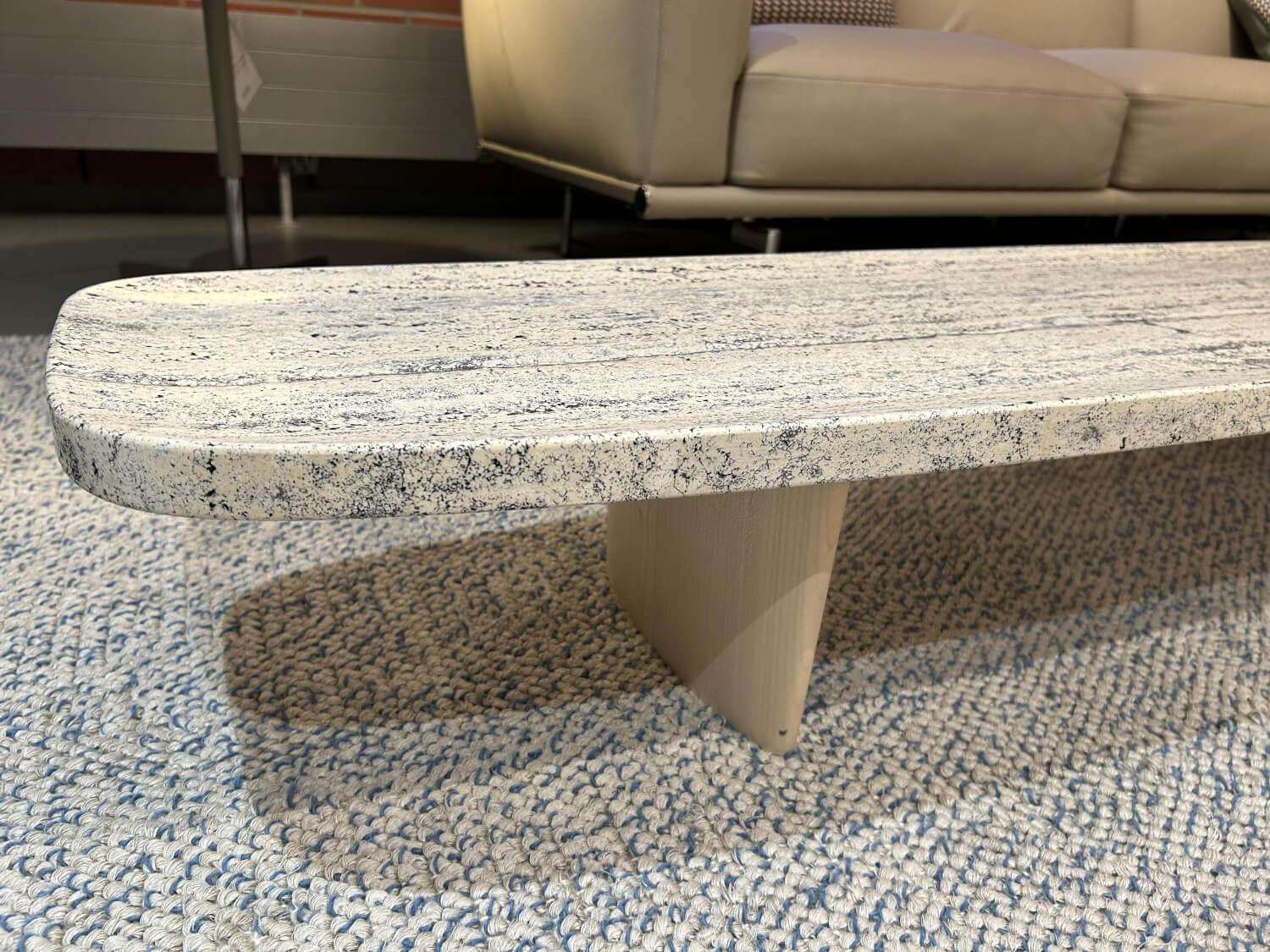 ClassiCon - Beistelltisch Materia Long Table Platte Travertin Natur Vertiefungen Indigo Gefärbt Füße Esche Massiv Natur - 3