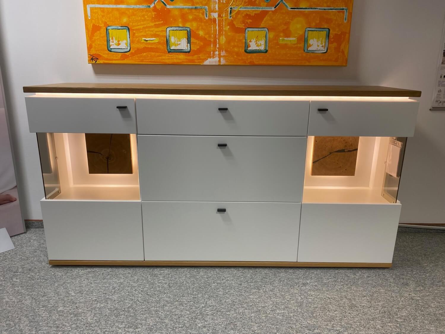 MCA Furniture - Sideboard Matadi Weiß Lackiert Absetzung Wildeiche Furniert Geölt mit Beleuchtungspaket - 6