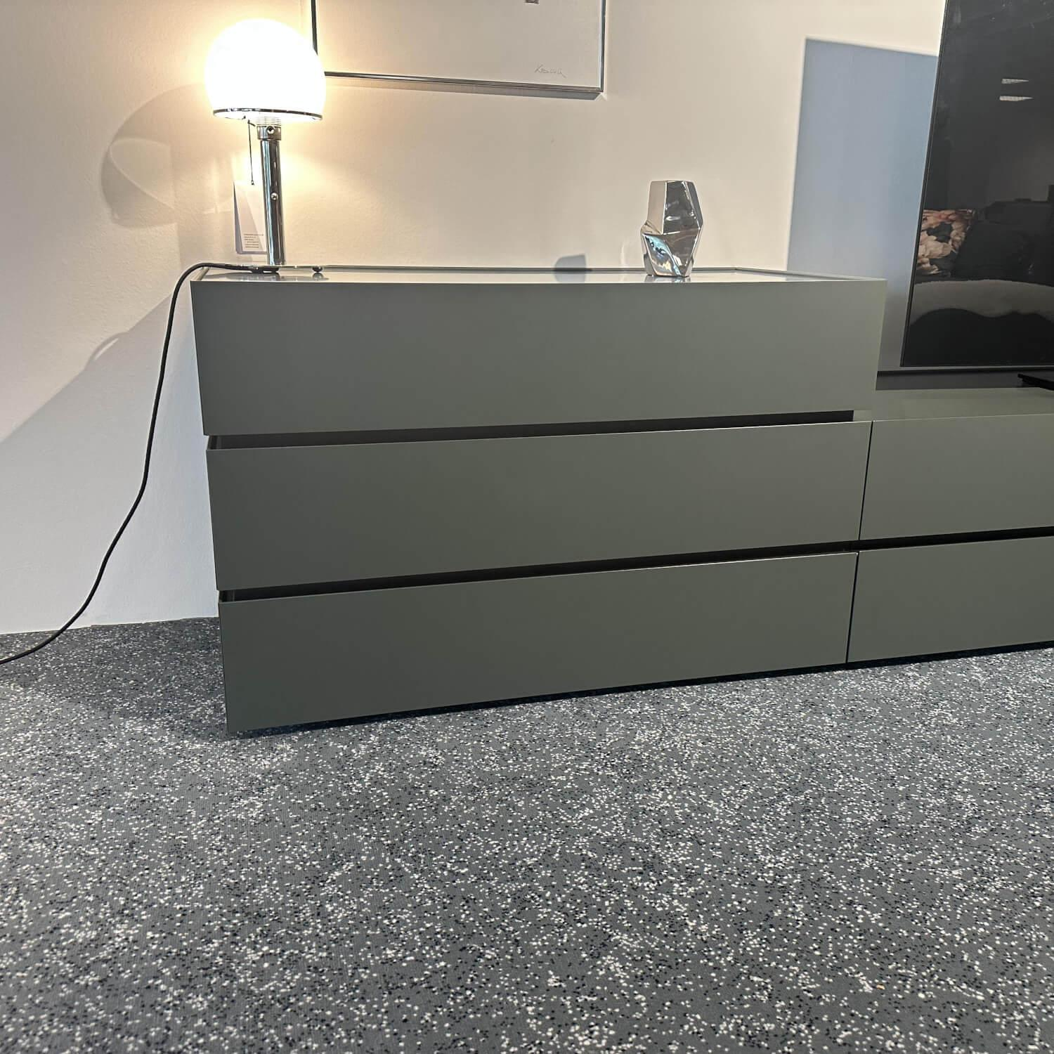 Interlübke - Sideboard Cube Bold Mattlack M81 Bahia Grau Grün Griffmulde 082 Brüniert - 4