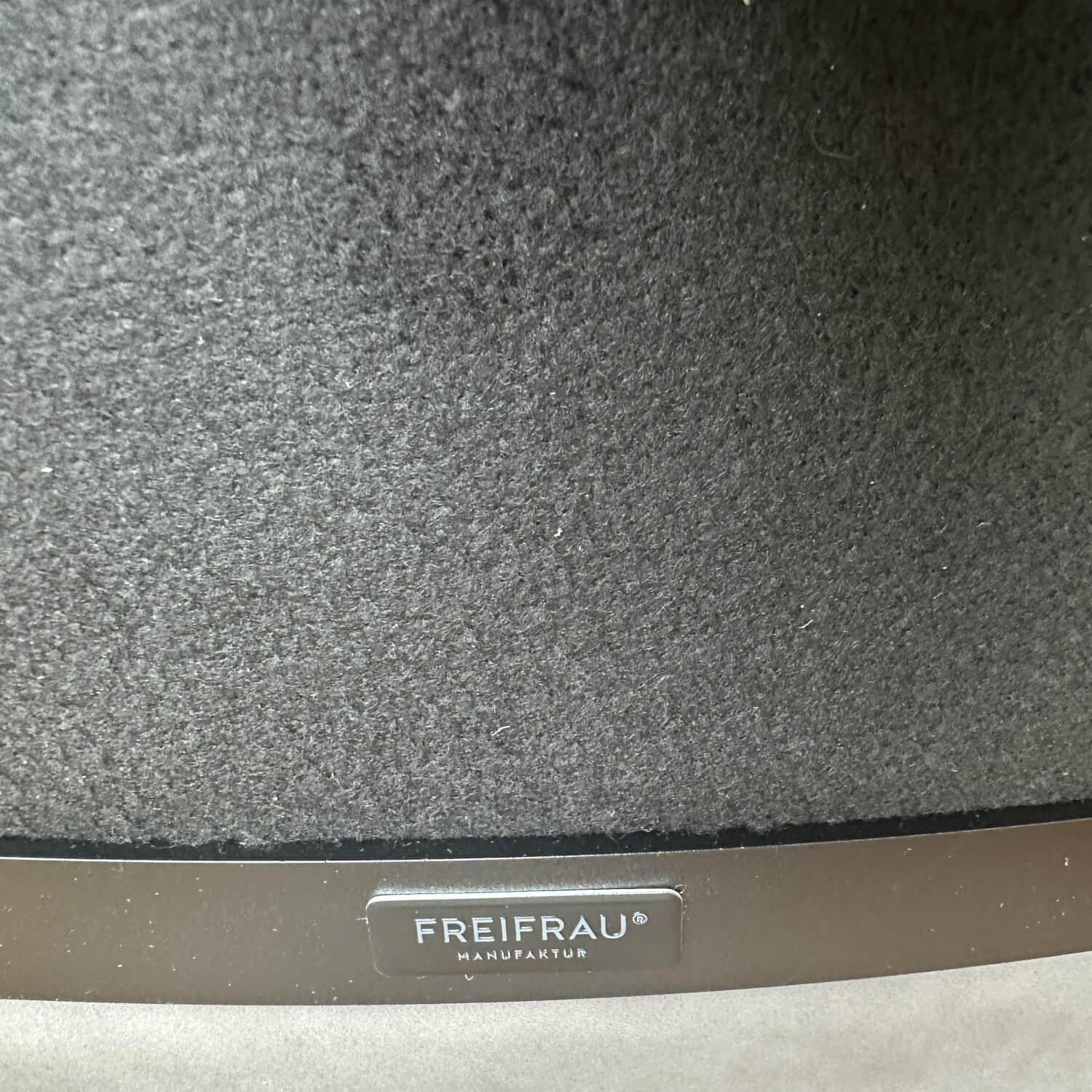 Freifrau - Sessel Leya Wingback Chair Innen Stoff Shake Walnut Braun Grau Außen Leder Muscat Carbon Braun Grau Mit Hocker - 5