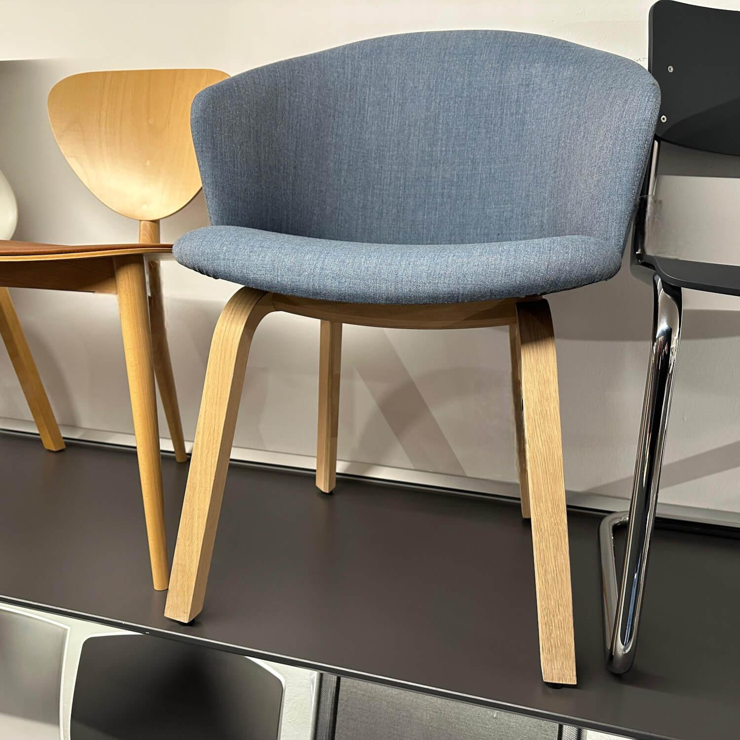 Arco - Stuhl Close 2B Stoff Kvadrat Remix 733 Blau Gestell Furnier Eiche Weiß Geölt - 4