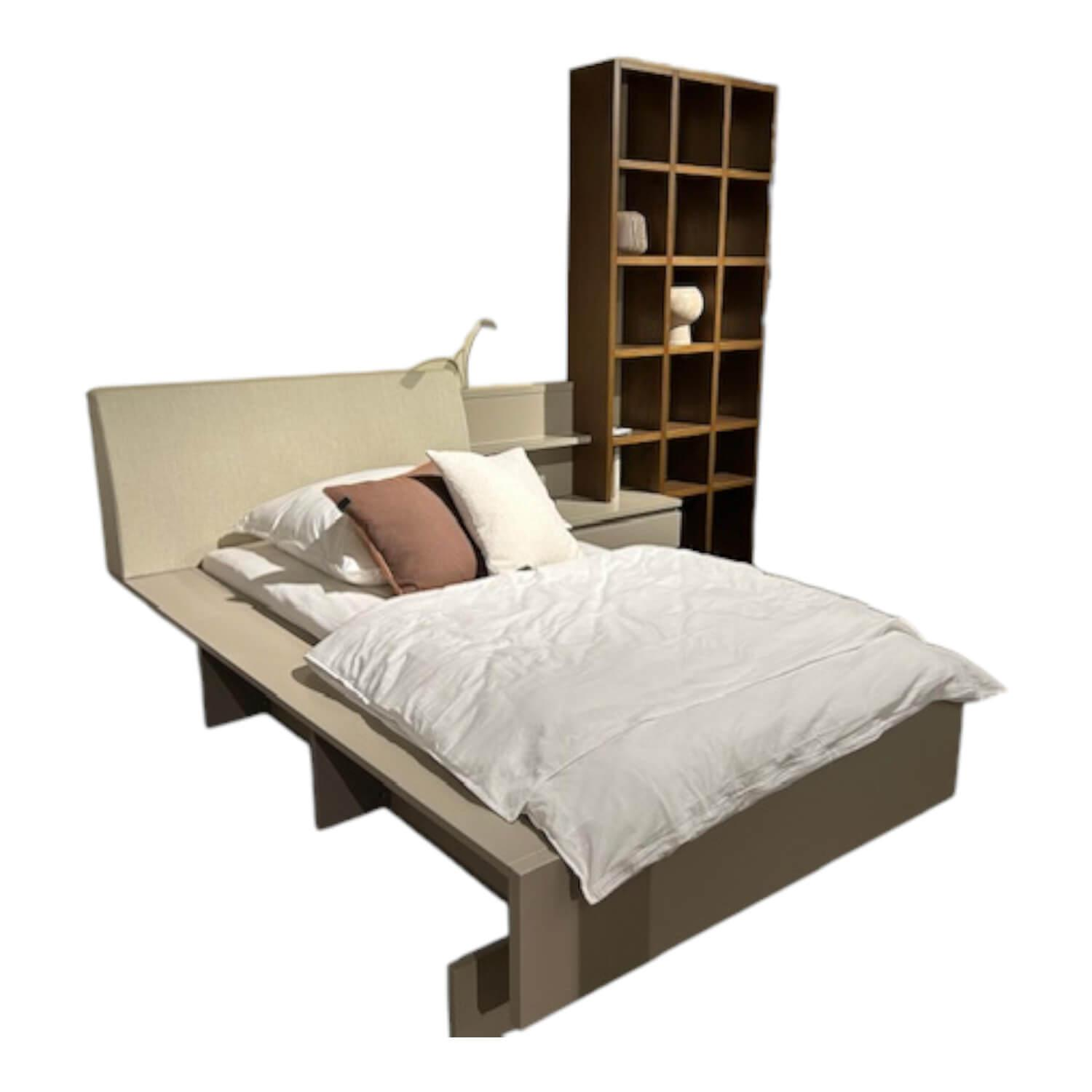 Rietberger Möbelwerke - Bett mit Anbauregal Skara Schlafen Lack Cashmere (R4) - 1