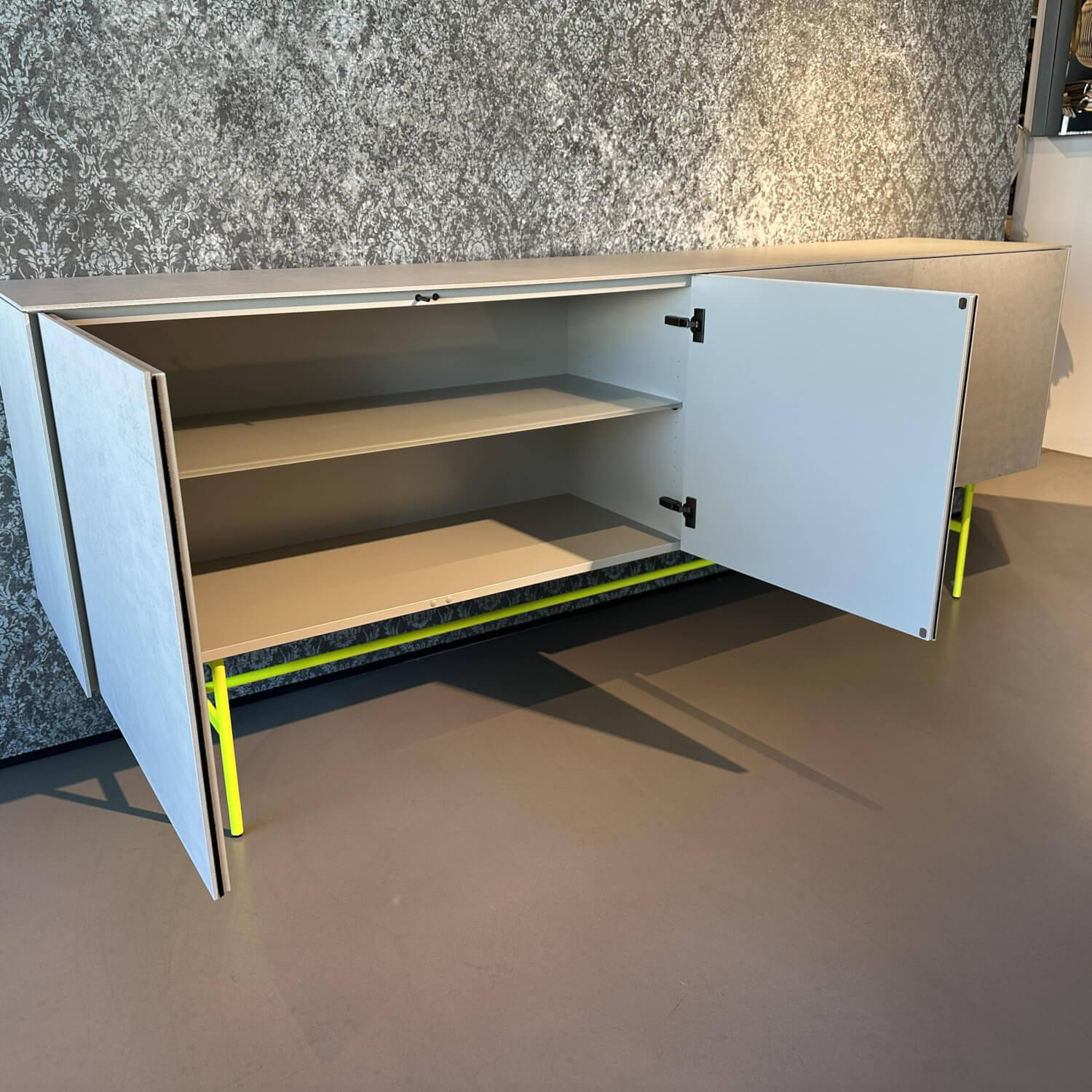 Kettnaker - Sideboard Soma Beton Optik Grau Gestell Rundrohr Leuchtgelb Gelb Grün - 6