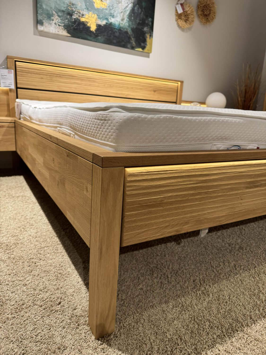 Global - Schlafzimmer Arano Bett  Eiche Natur Massiv Mit Gefrästen Einsatz Ohne Matratze Ohne Topper Inklusive  Kleiderschrank Und Nachtkonsolen Eiche Massiv Griffe Metall Schwarz - 7