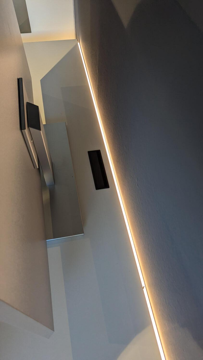 Gwinner - Wohnwand Linera Lack Seidenmatt Weiß Akzente Wildeiche Natur Mit LED Beleuchtung - 3