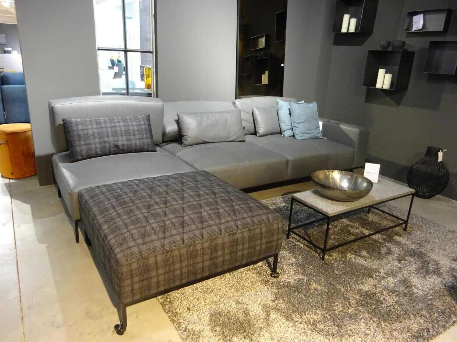Brühl - Sofa Airy Leder 56 Lama 95 Grau mit Hocker und Kissen - 2