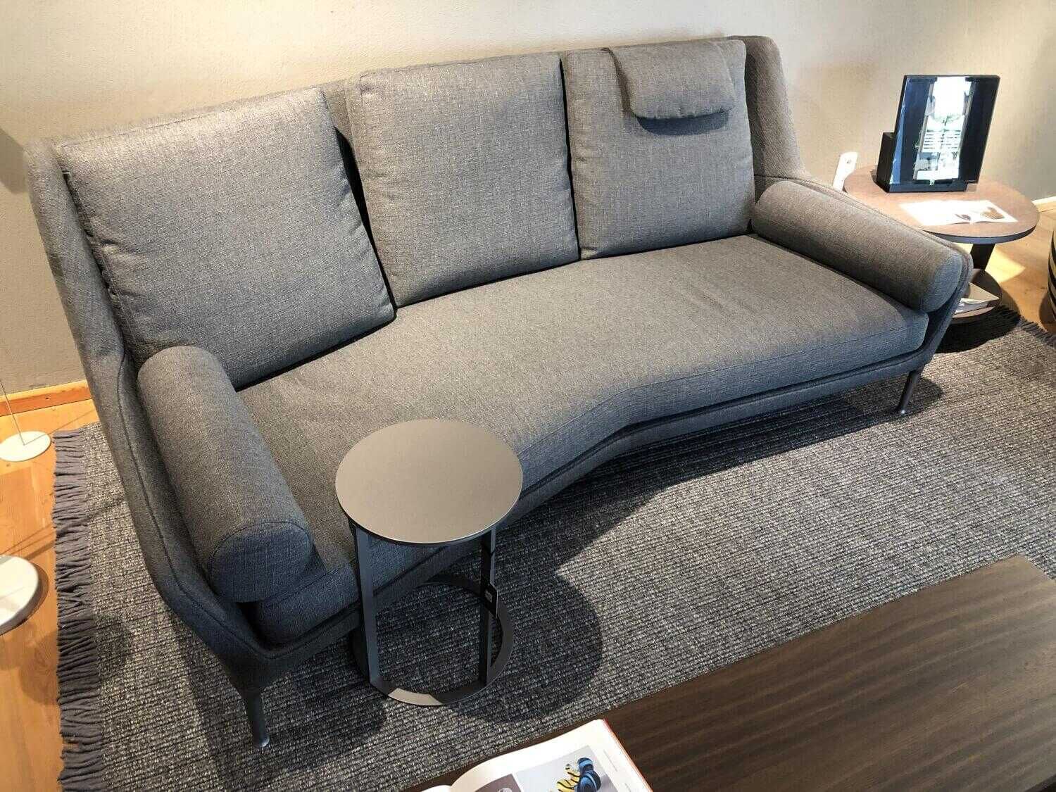 bb-italia-sofa-edouard-stoff-extra-grau-mit-2-rollenpolstern-und-1-kopfpolster-f2f654e610edPG7UbDtp3xWM1 B&B Italia - Sofa Edouard Stoff Extra Grau mit 2 Rollenpolstern und 1 Kopfpolster - 3