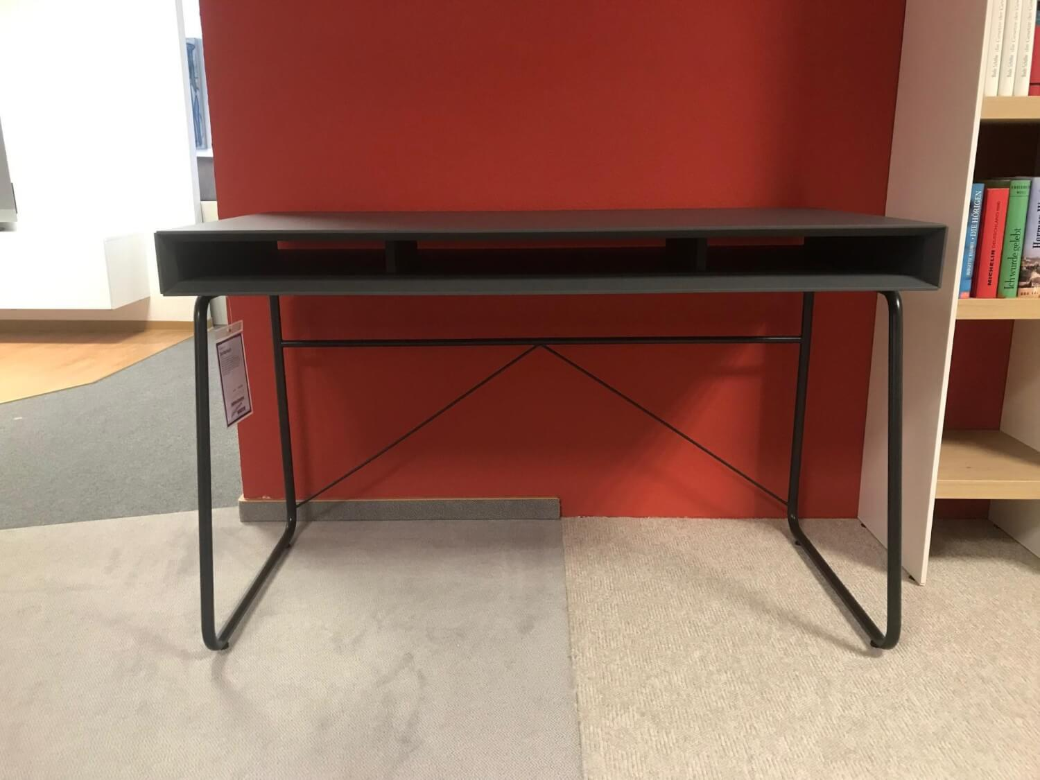 Schreibtisch Modell HO 130 Lack Supermatt Nachgrau Kufen Schwarz