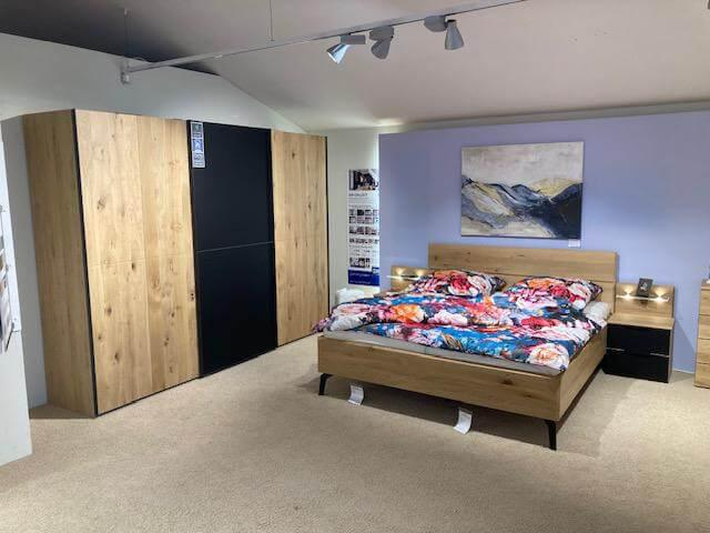 Schlafzimmer EM Collect Eiche Kleiderschrank Doppelbett Nachtkästchen
