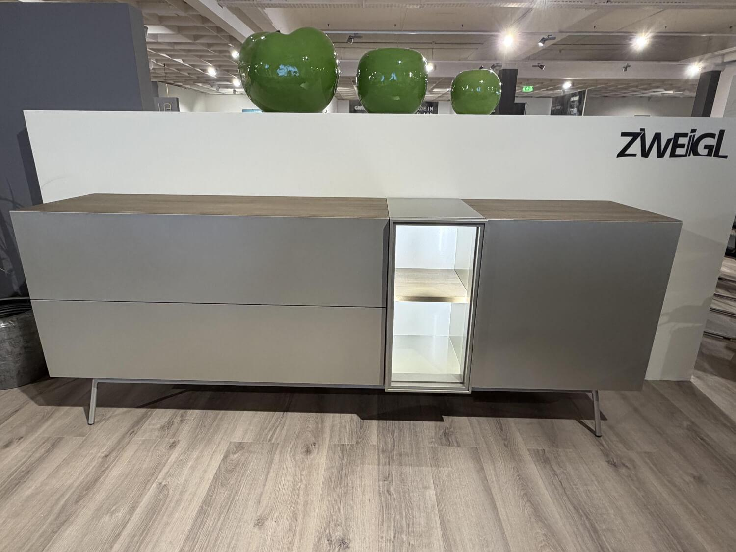 Wimmer - Sideboard Linja Asteiche Naturgrau Hartwachsöl Front Metall Nickelfarbig Mit LED Beleuchtung - 2