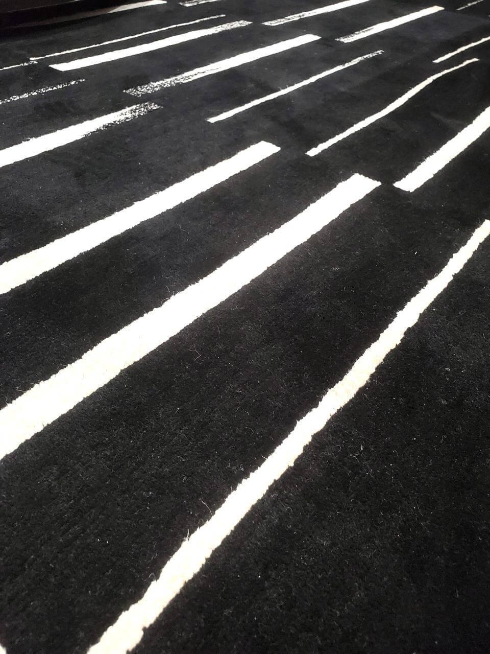 Teppich Raja Tibarto 100 Farbe G727C OCC White Schwarz Mit Weißen Linien