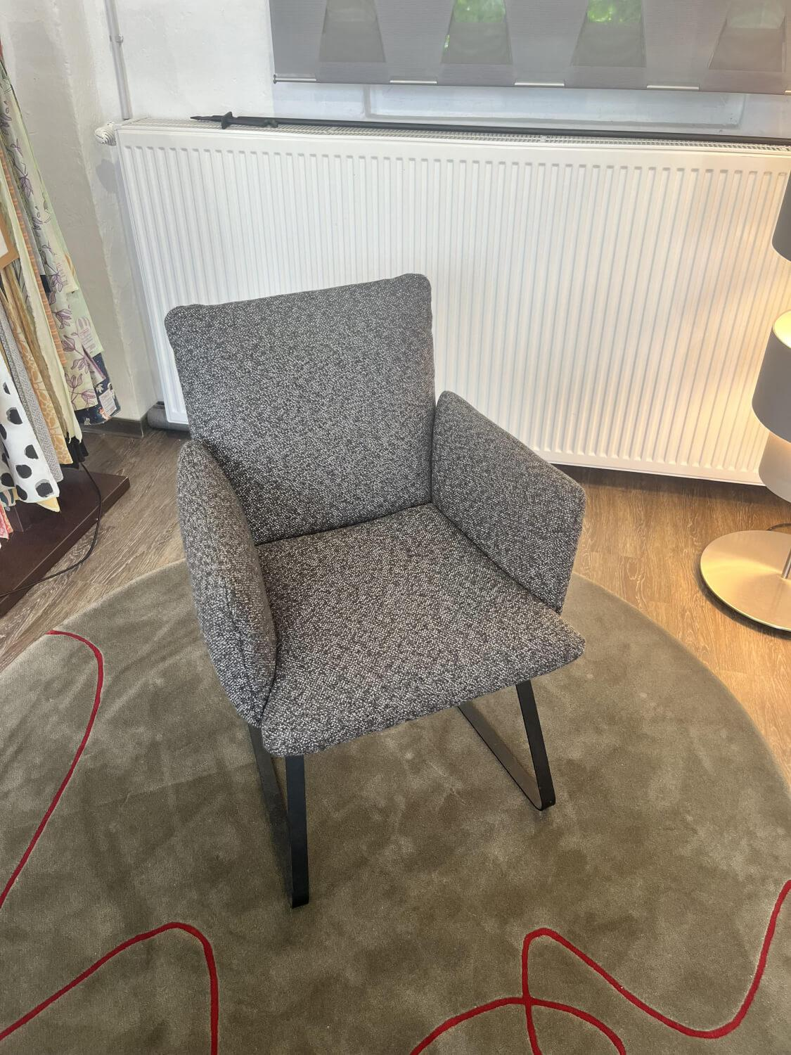 Bielefelder Werkstätten - Stuhl Heaven Dining Stoff Mara Grau Kufe Metall Schwarz Matt - 5
