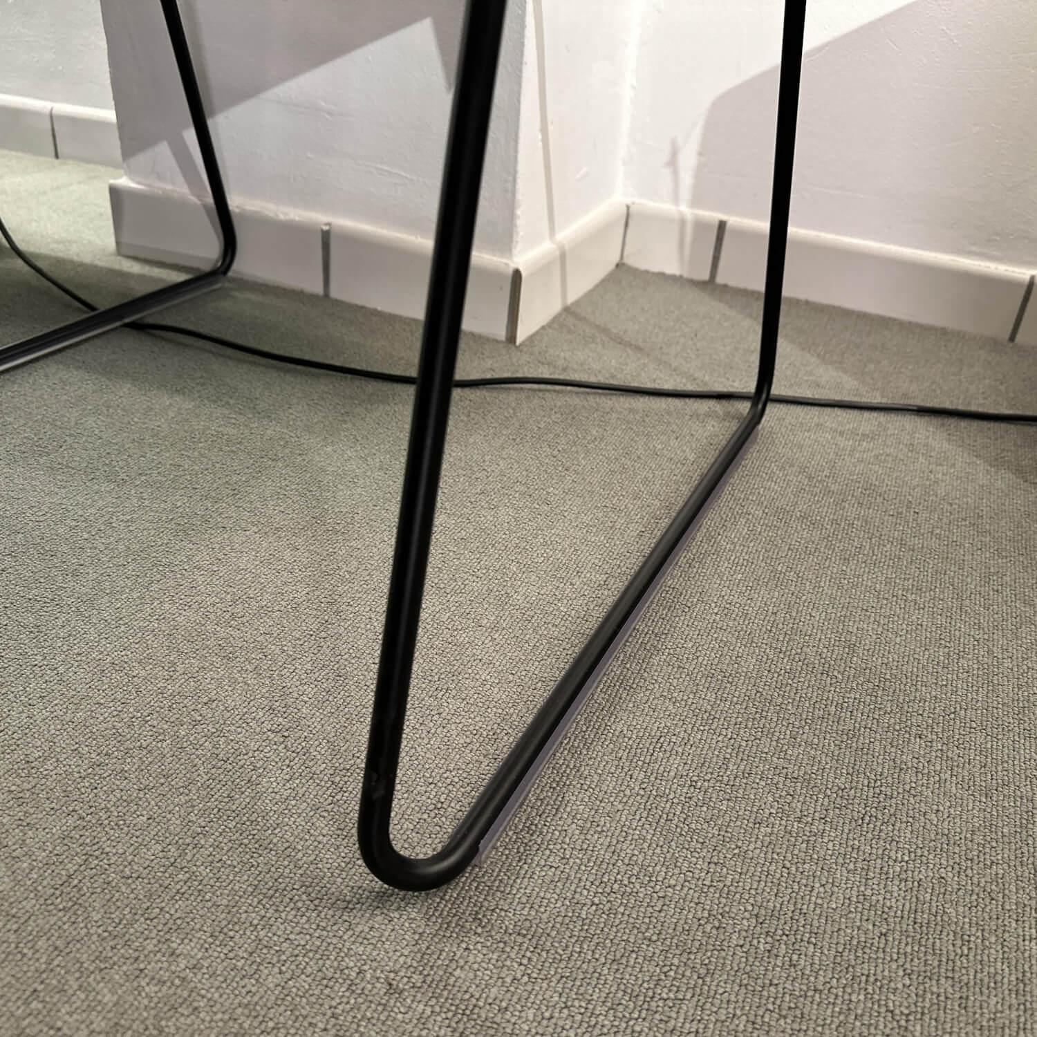 Bene - Armlehnstuhl B Side Stoff Urban Plus YN009 Schwarz Schale Weiß Kufengestell Schwarz Pulverbeschichtet Inklusive Universalgleiter - 4