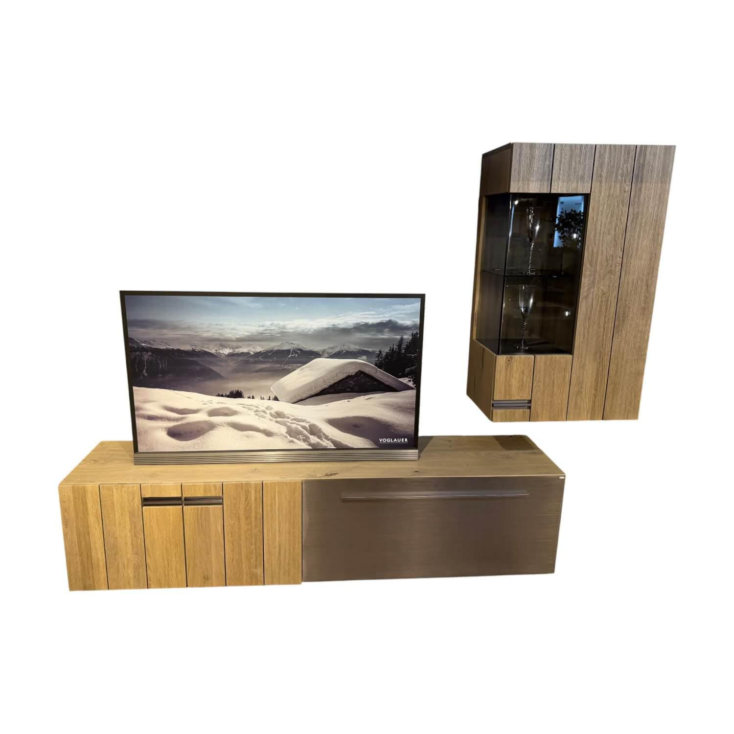 Voglauer - Wohnwand V-Galvino Alteiche Rustiko Schwemmgrau Lackiert Metallakzent Mit LED Beleuchtung - 1