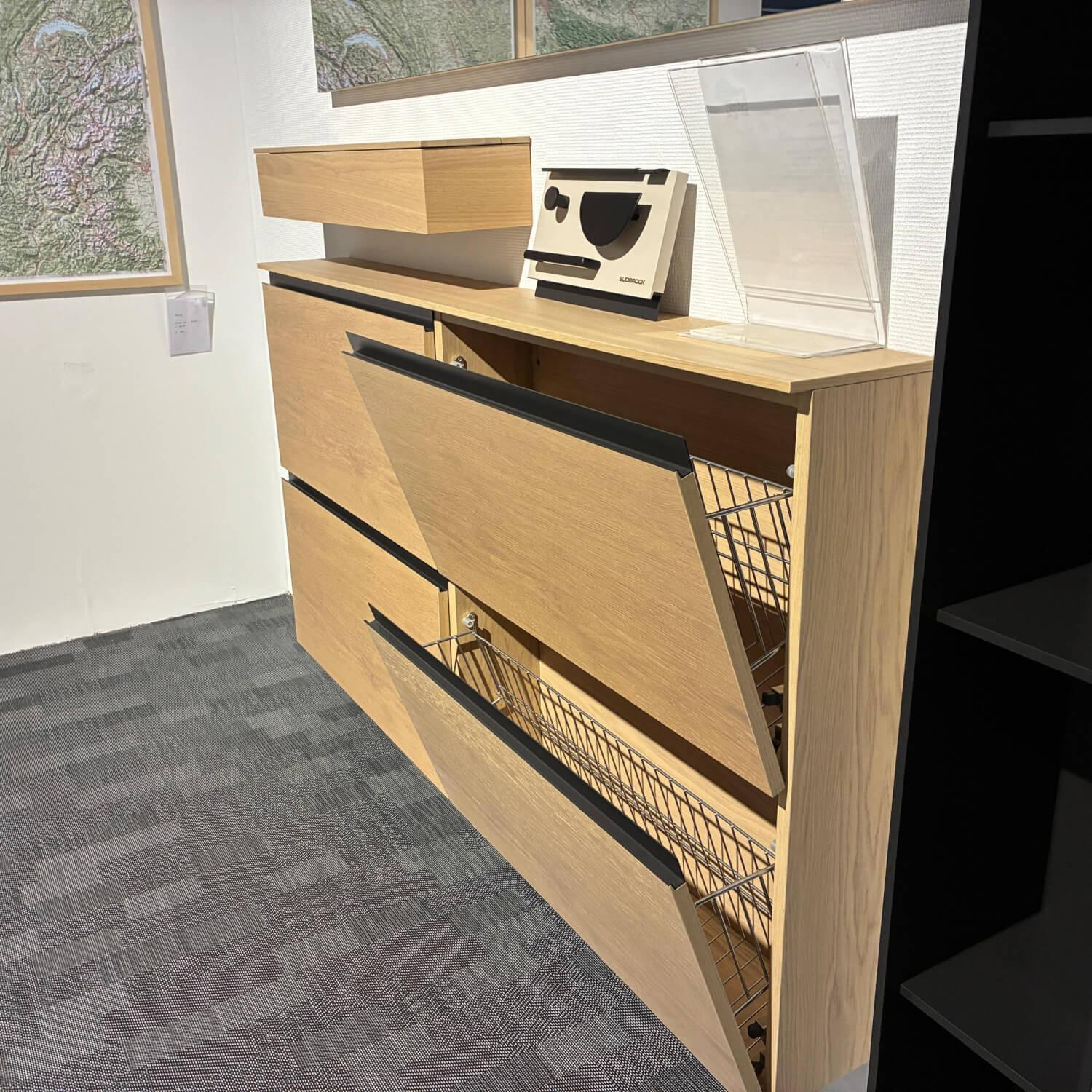 Sudbrock - Garderobe Tando Eiche Furniert 127 Milk Lack Matt 436 Cosmos Schwarz Mit Lamellenpaneel Und Beleuchtung - 7