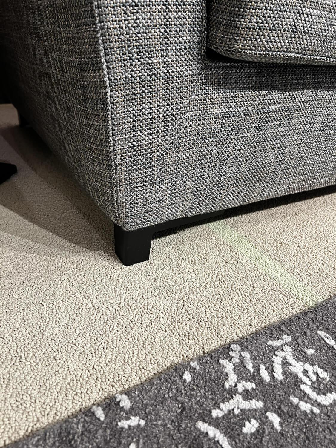 Christine Kröncke - Ecksofa Hailey Stoff Chameleon Salvia 4145 085 Grau Fuß Matt Schwarz Pulverbeschichtet - 5