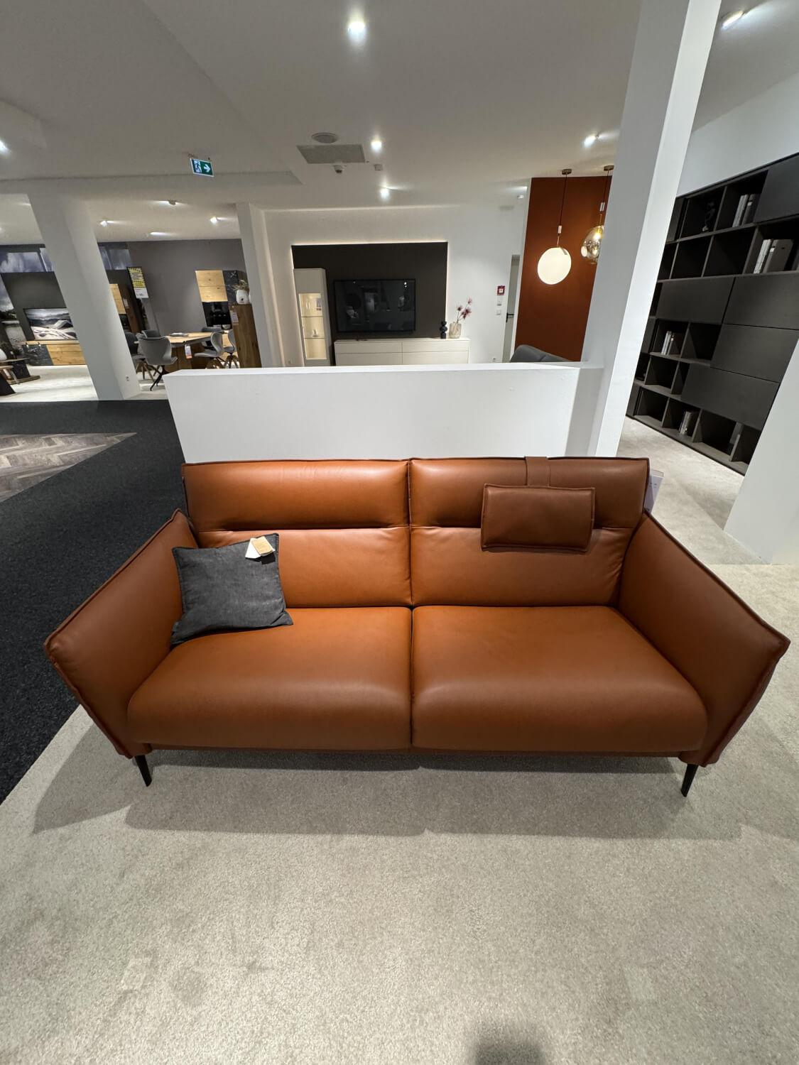 Erpo - Sofa Ancona ER667 25 Leder K 250 850 Tabac Braun Füße Metall Matt Schwarz Inklusive Nackenkissen - 4