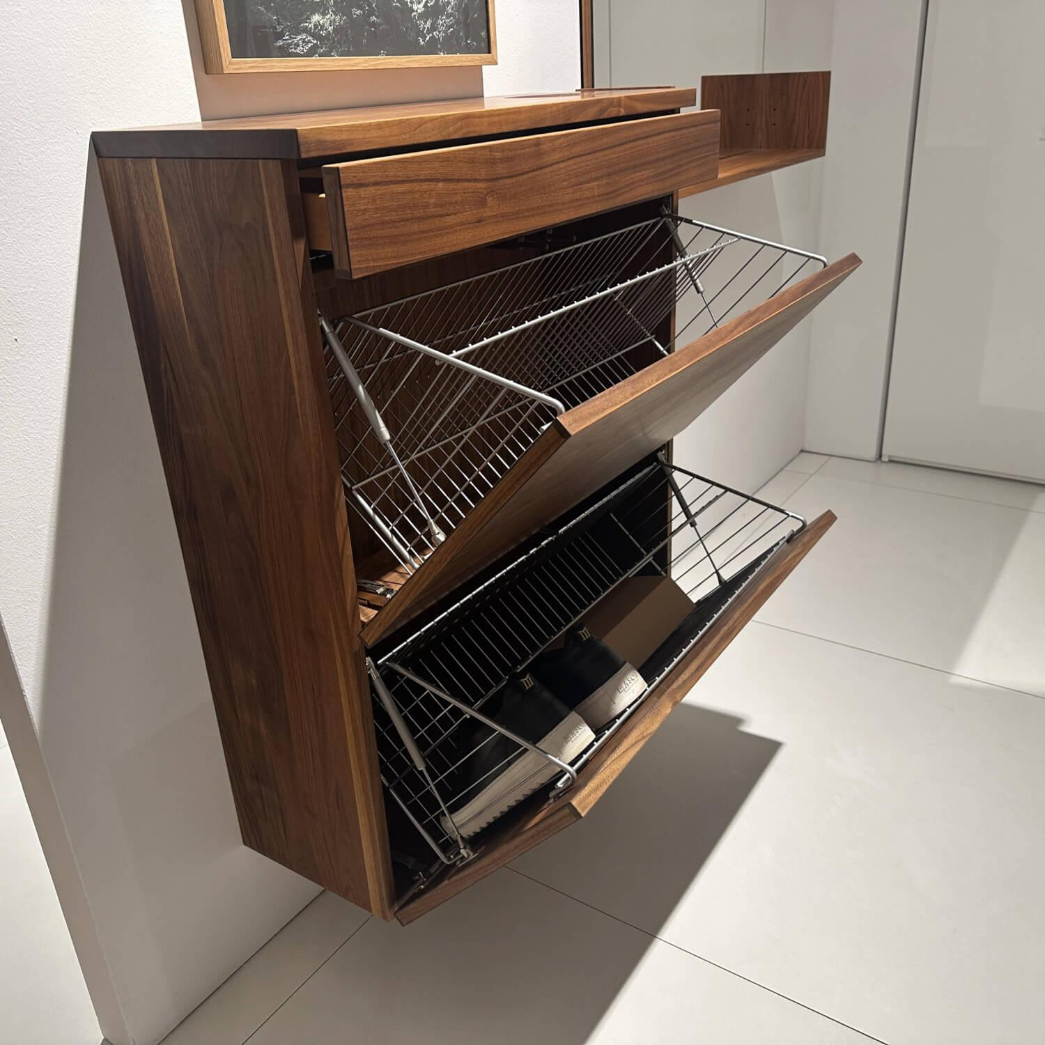 Team 7 - Kommode Schuhschrank Cubus Nussbaum Naturöl Mit Wandspiegel Rahmenlos Mit U Bord Ablage - 3