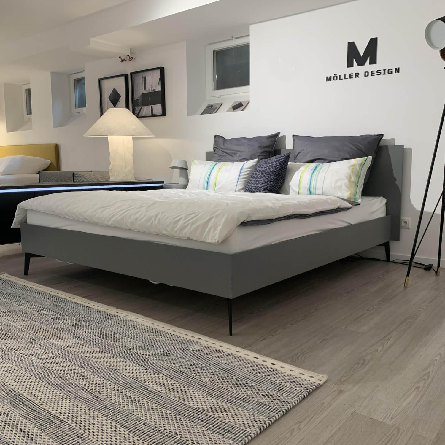Möller Design - Bett Smart Lack 268 Steingrau Füße Schwarz - 2
