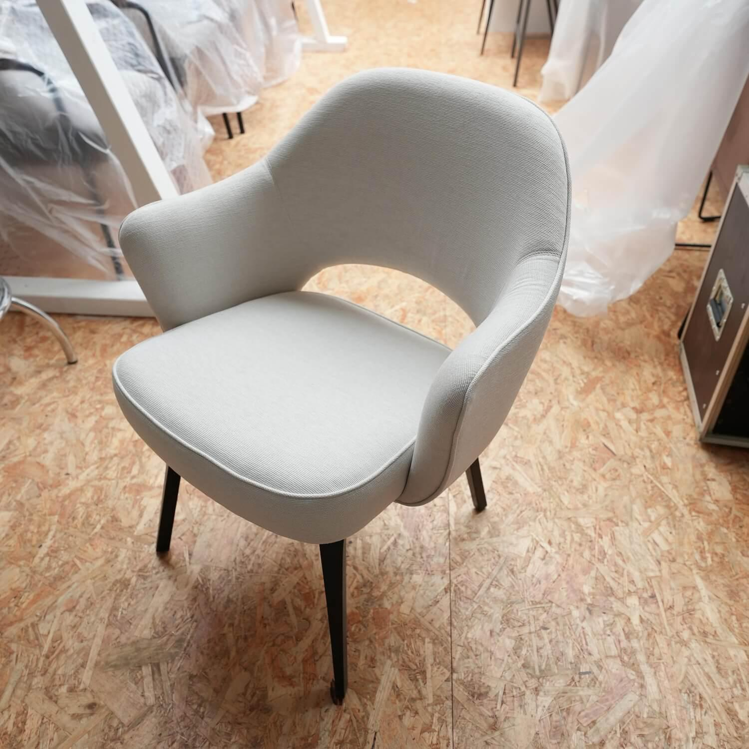 Knoll International - 6er-Set Stuhl Saarinen Kollektion Relax Bezug Stoff Dream 201DR Ivory Creme Stuhlbeine Eiche Ebenholz Gebeizt - 5